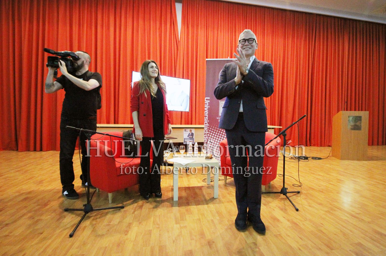 Boris Izaguirre presenta "Tiempo de Tormentas" en la Universidad de Huelva, en imágenes