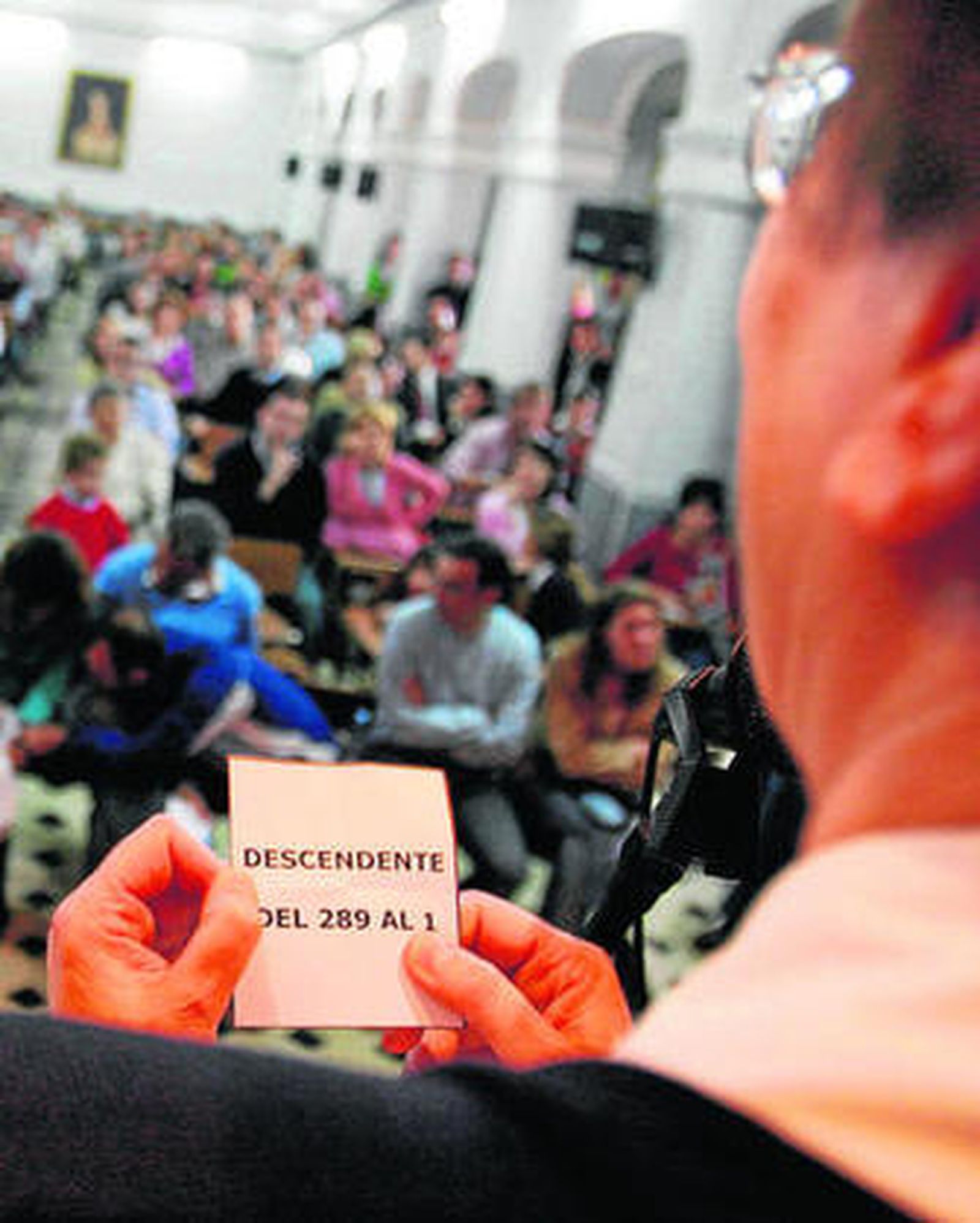 Imagen de archivo de un sorteo de plazas en un colegio de la capital.