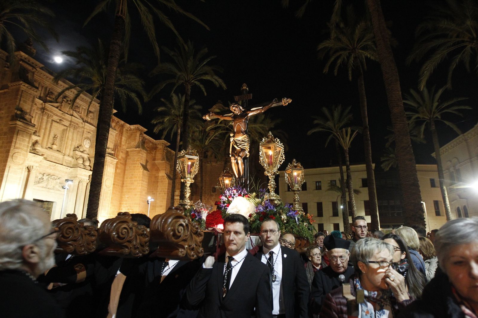 Imágenes Via Crucis Santo Cristo de la Escucha. Semana Santa Almería 2019
