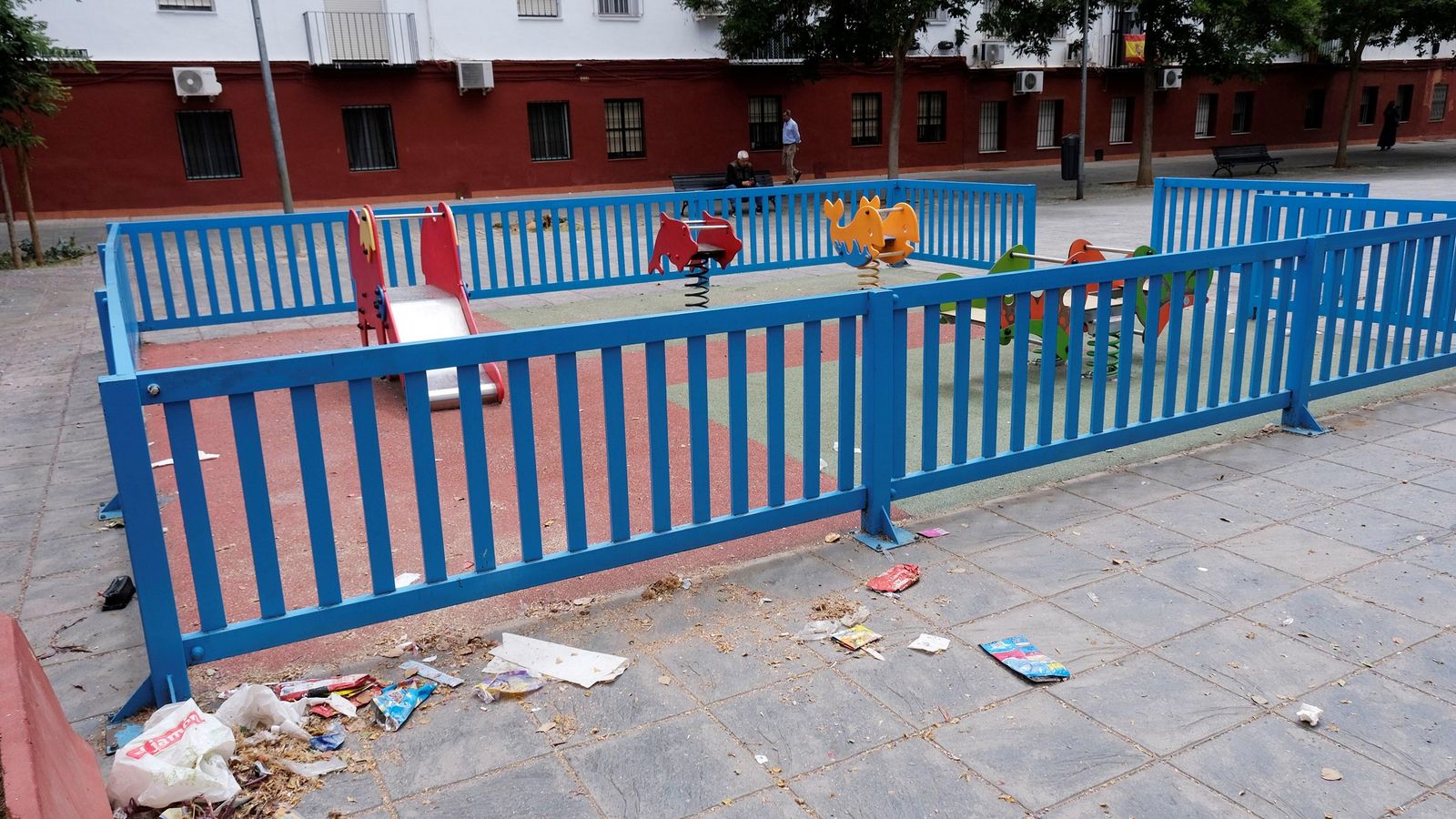 Basura en Triana, calle Torres Alarcón.