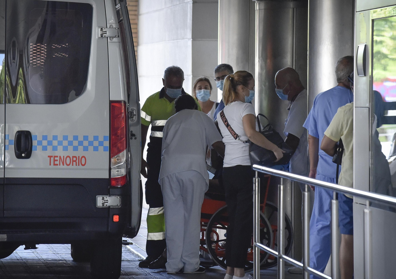 Puerta de acceso de Urgencias del Hospital Virgen Macarena de Sevilla.