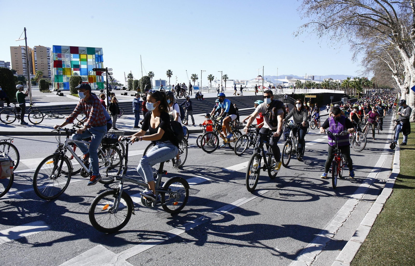 Fotos de la marcha de cientos de bicis en Málaga