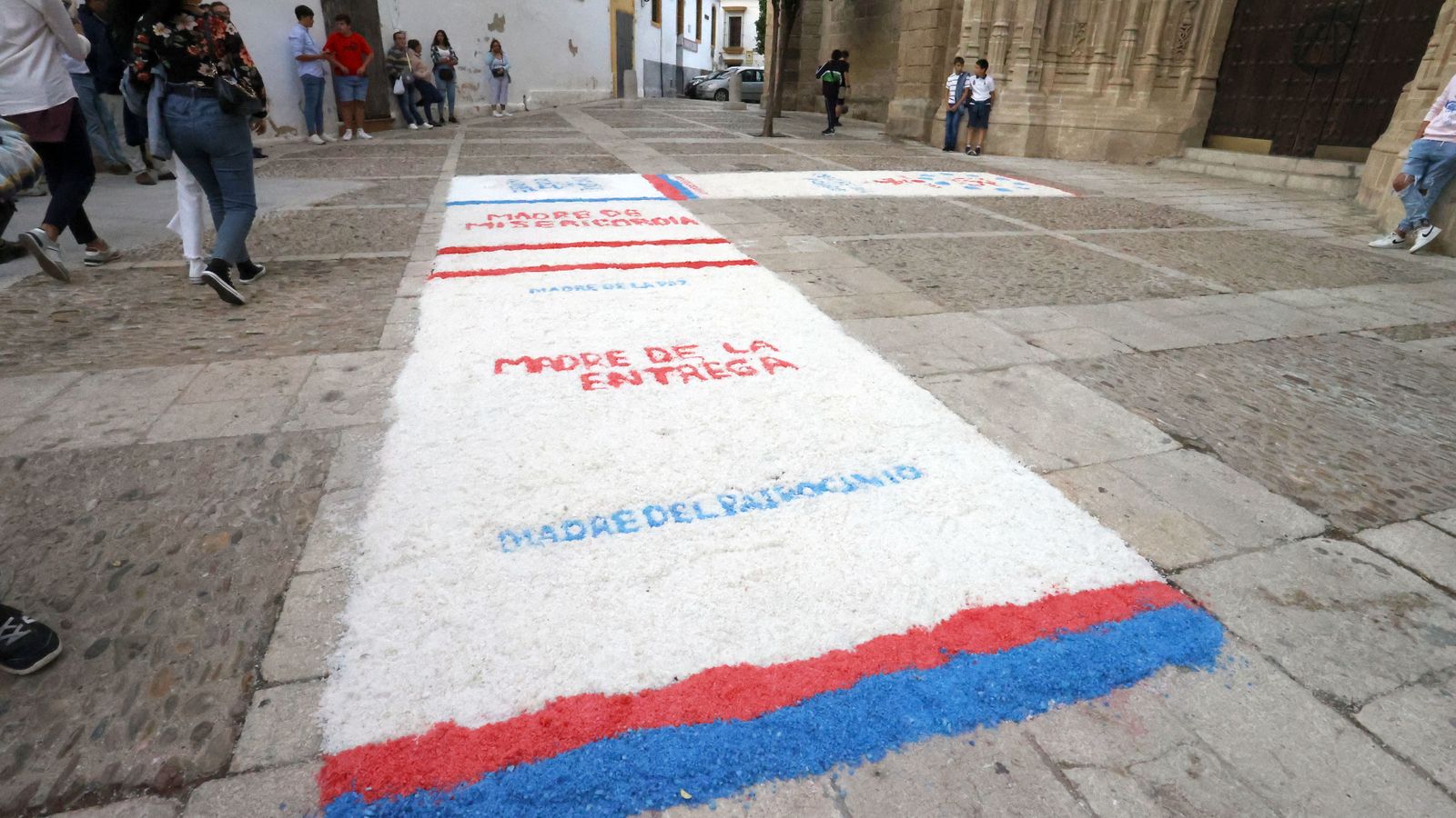 Procesión de Madre de Dios del Rosario de Capataces y Costaleros en Jerez