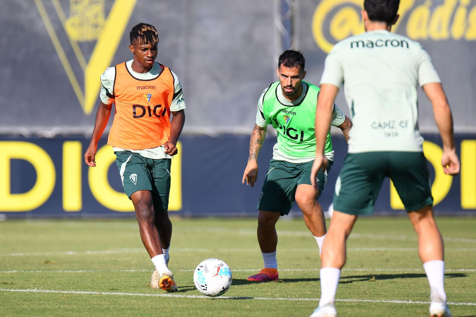 Efe Aghama durante la sesión del jueves.