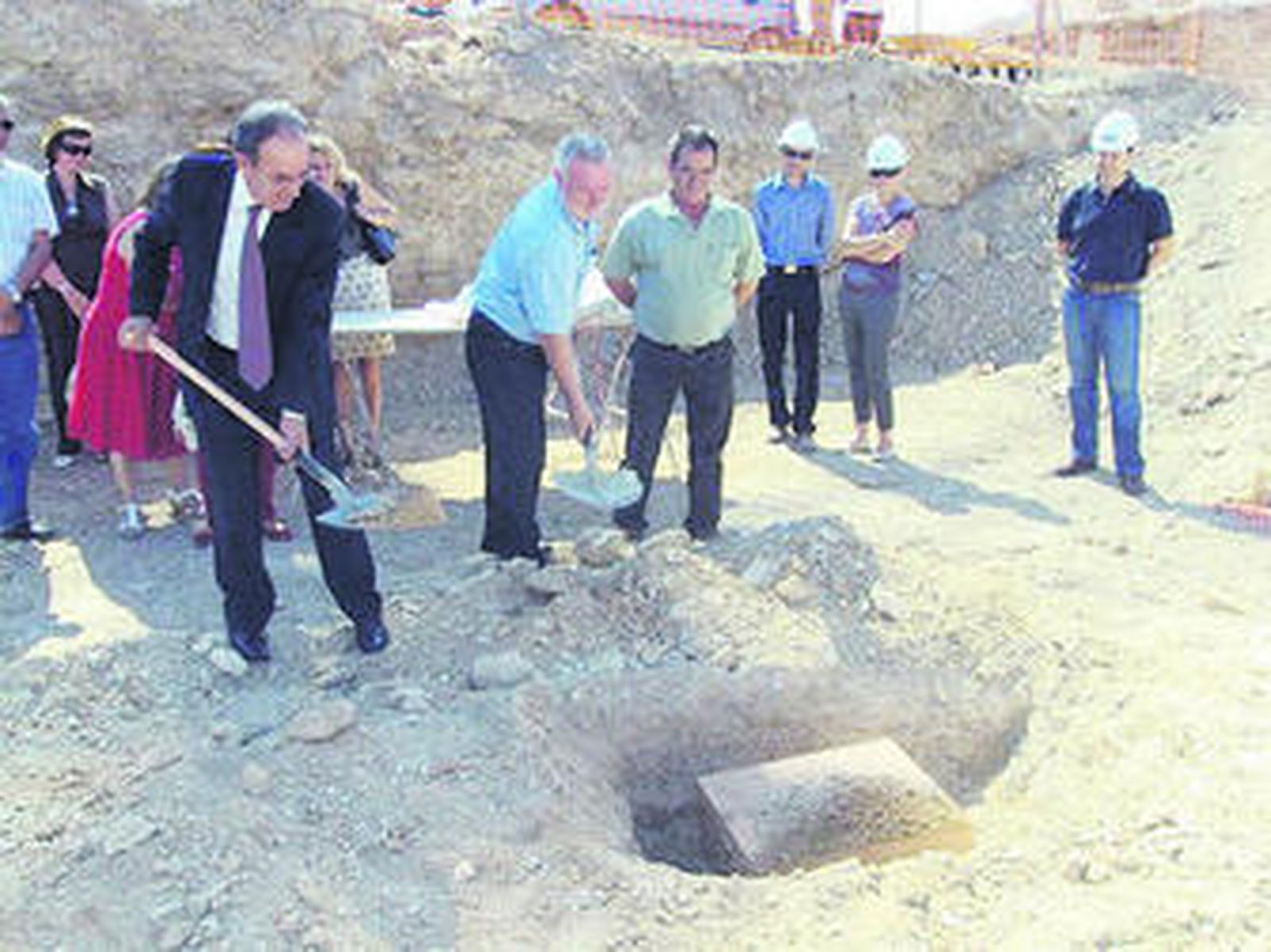 Maldonado y Jiménez durante el acto de la primera piedra de ayer.