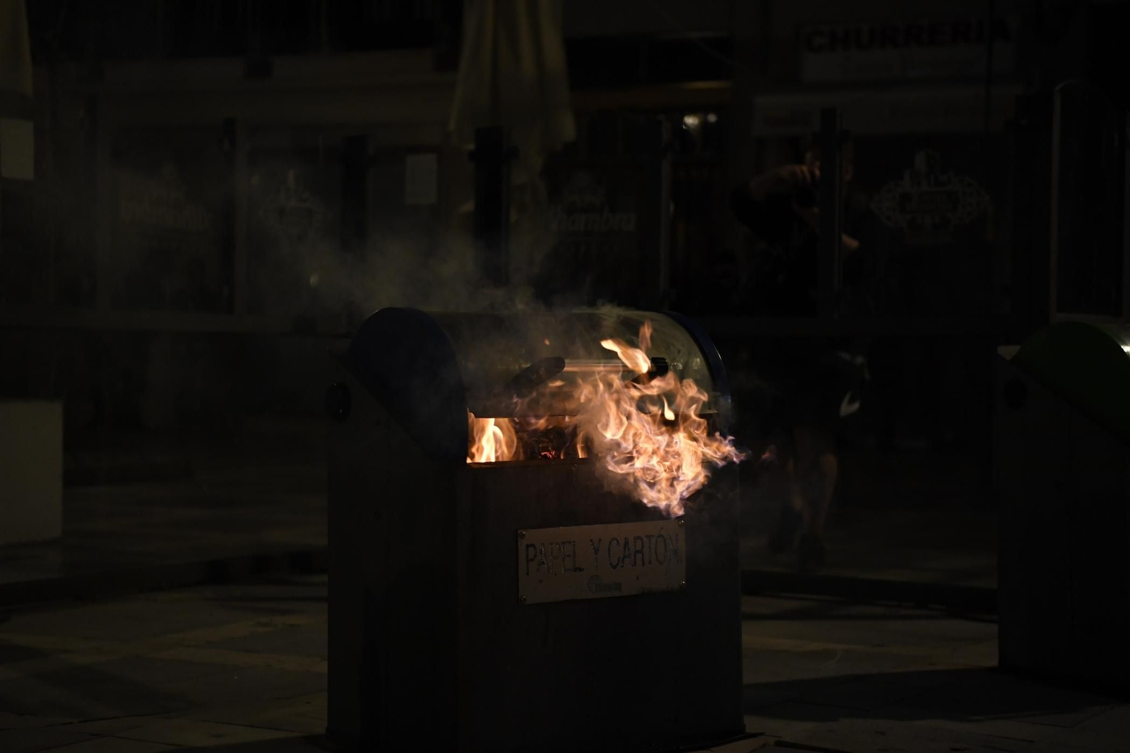 Fotos: disturbios y altercados entre manifestantes y la Policía en Granada