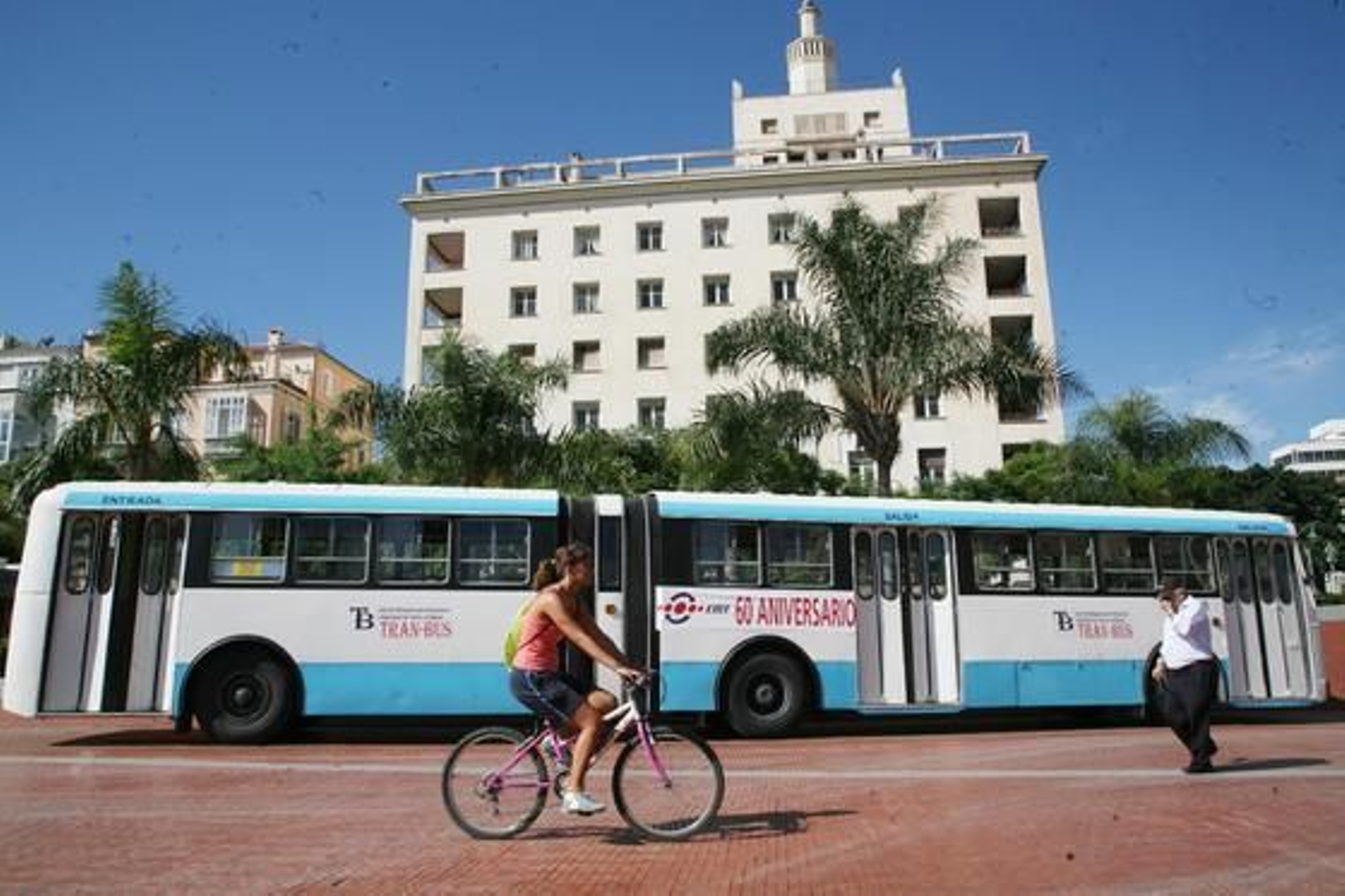 El tranvía se podrá contemplar en la exposición ubicada en la plaza de la Marina hasta el 26 de septiembre con motivo de la novena Semana de la Movilidad y del 60 aniversario de la EMT
