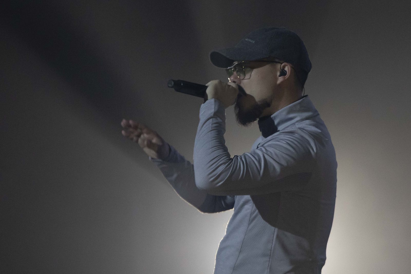 Dellafuente vuelve a tocar la cúspide en su segundo concierto en Granada, en imágenes