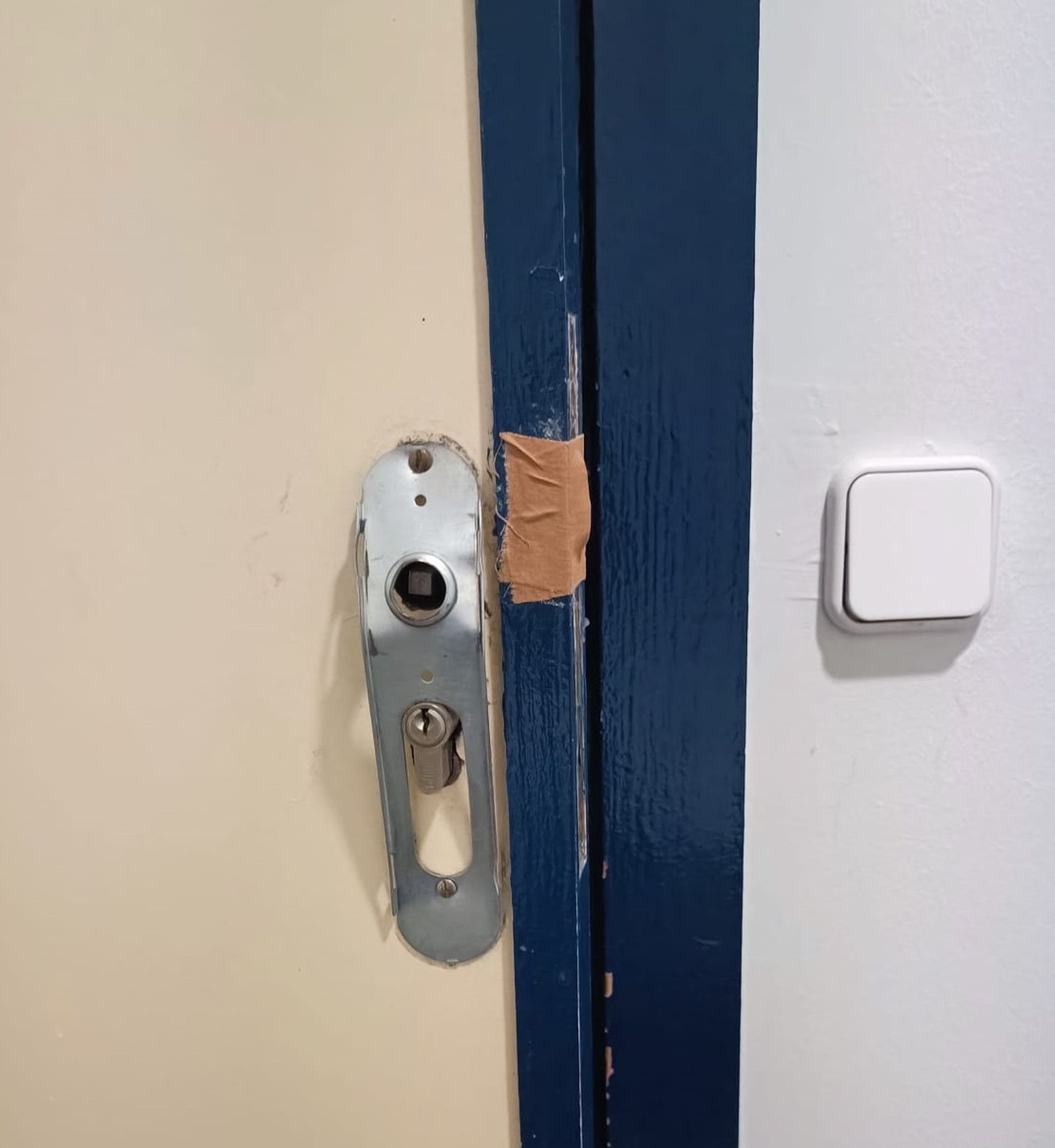 Las imágenes de los desperfectos y roturas denunciados en Urgencias de Huelva