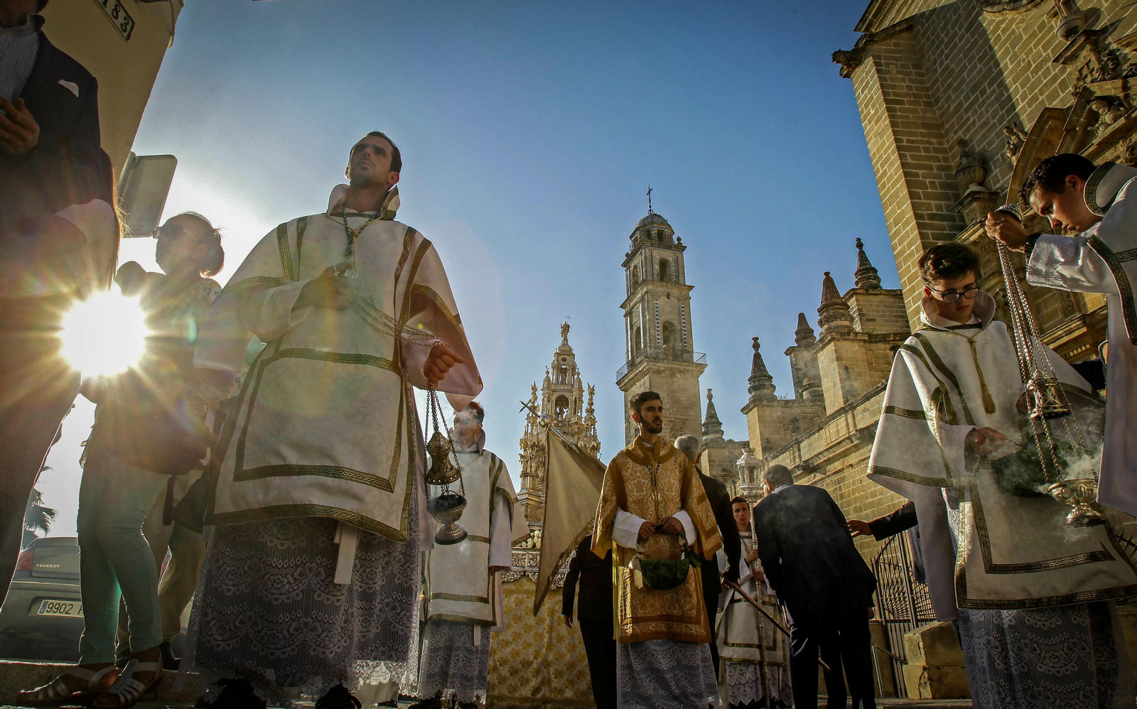 La procesión del Corpus con la Catedral de fondo. La procesión del Corpus con la Catedral de fondo.