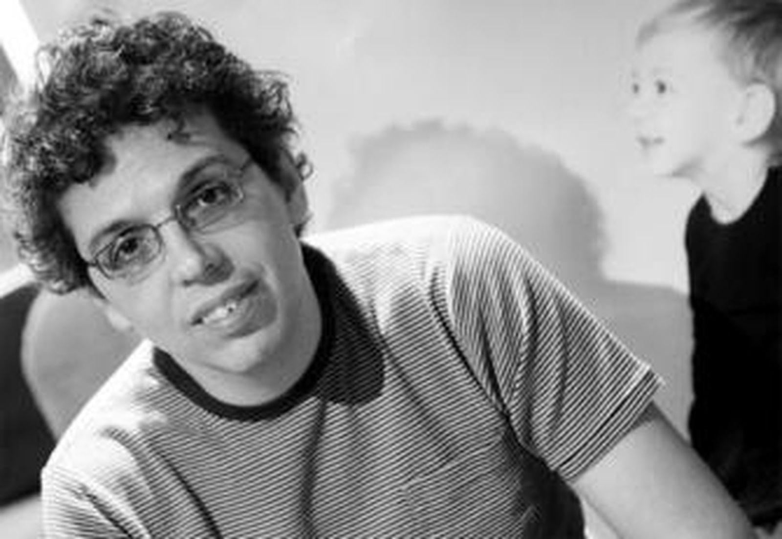 Primer plano del artista Pedro Guerra.