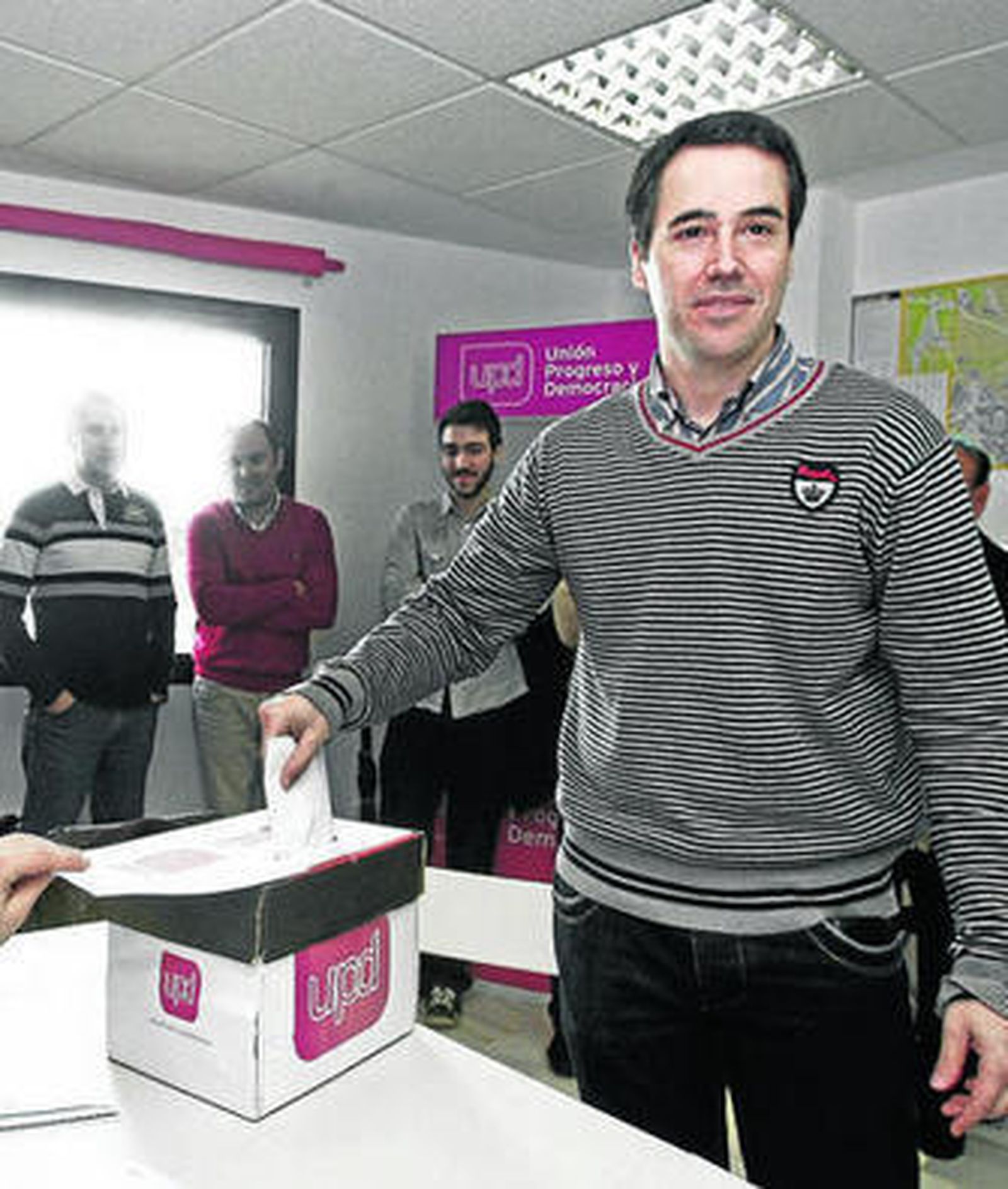 José Luis Fernández, ayer en la votación de primarias.