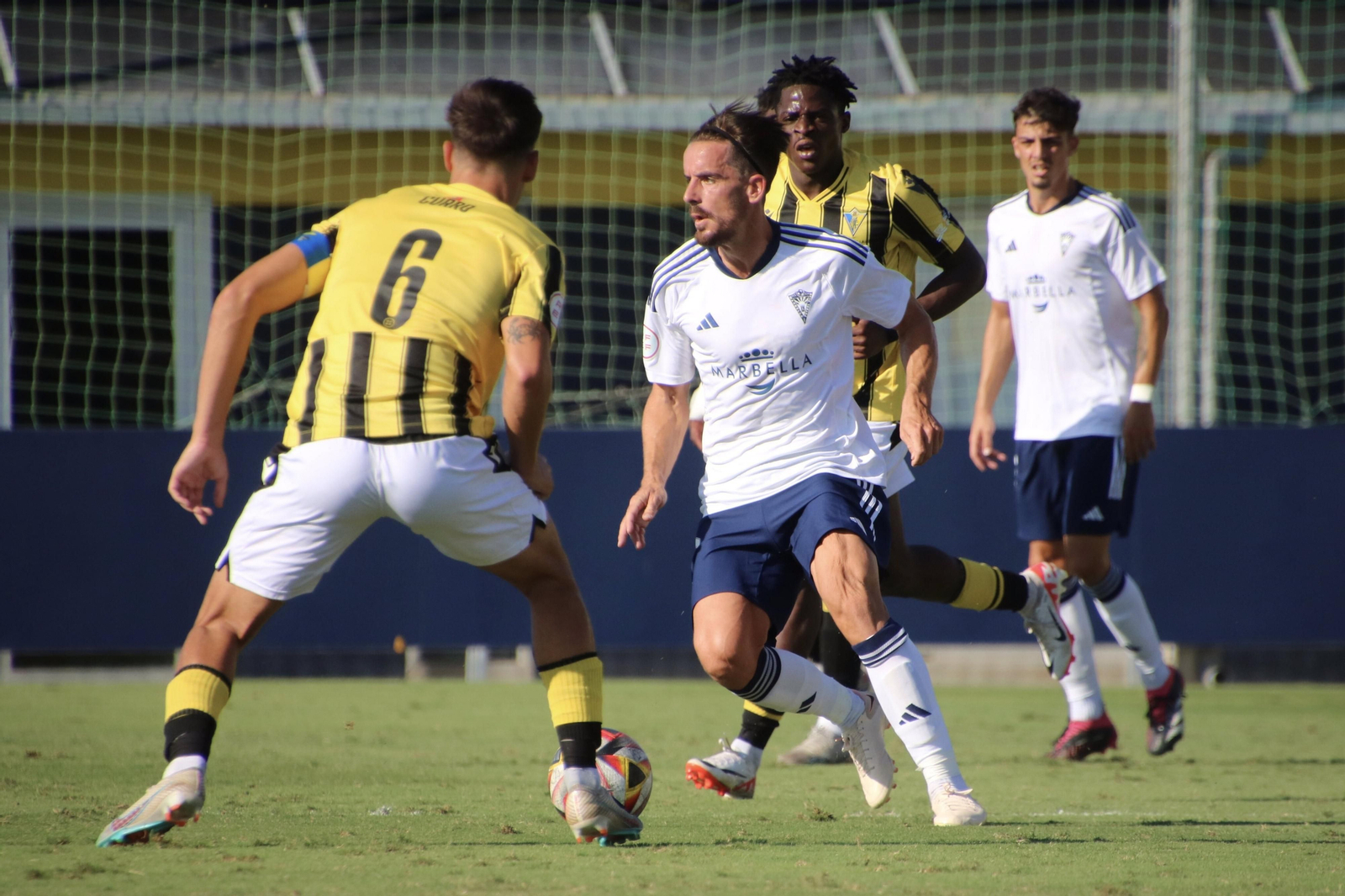 Rafa de Vicente, en el partido entre el Cádiz Mirandilla y el Marbella. Rafa de Vicente, en el partido entre el Cádiz Mirandilla y el Marbella.
