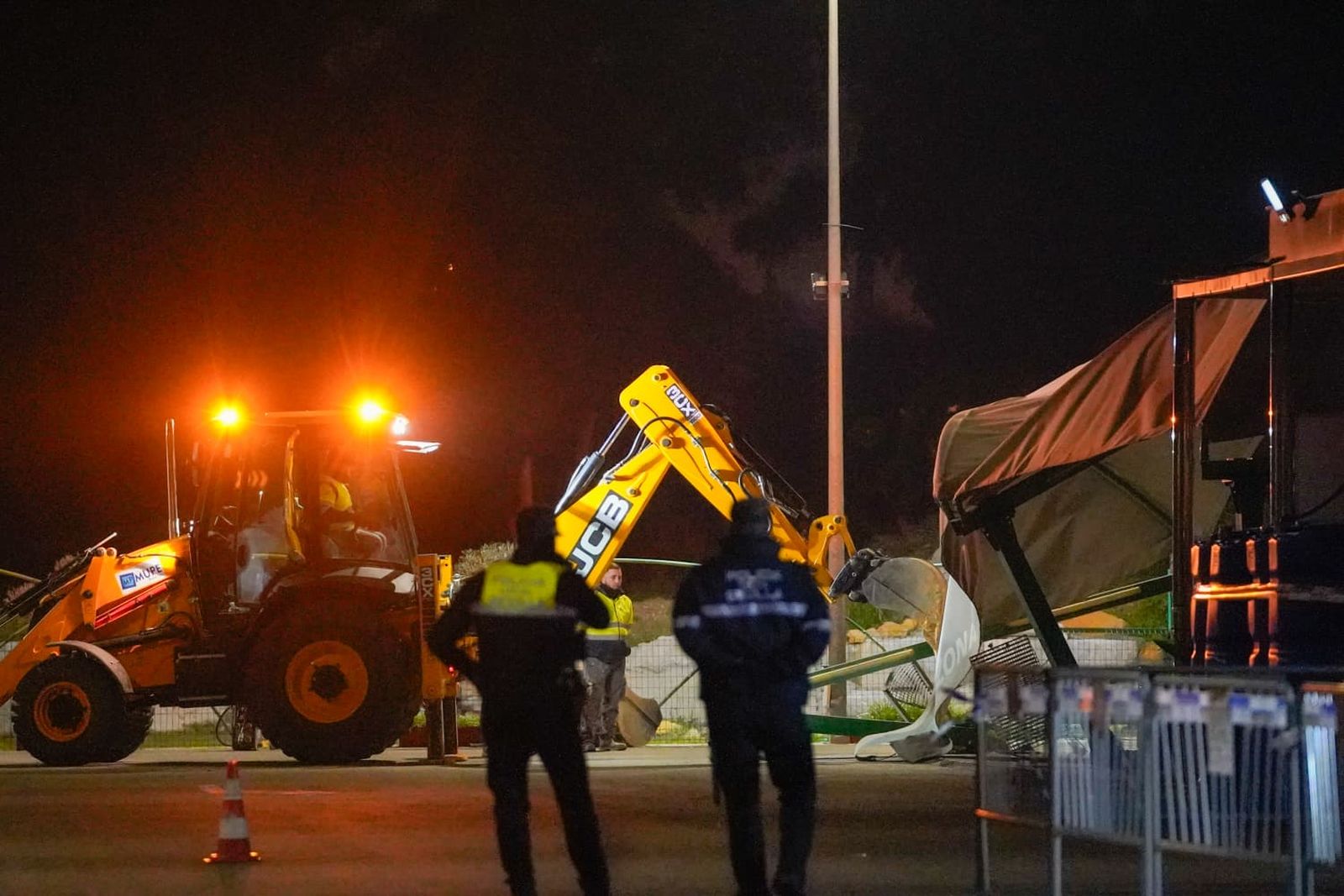 Arrancan los trabajos de demolición de la gasolinera de Alcosa