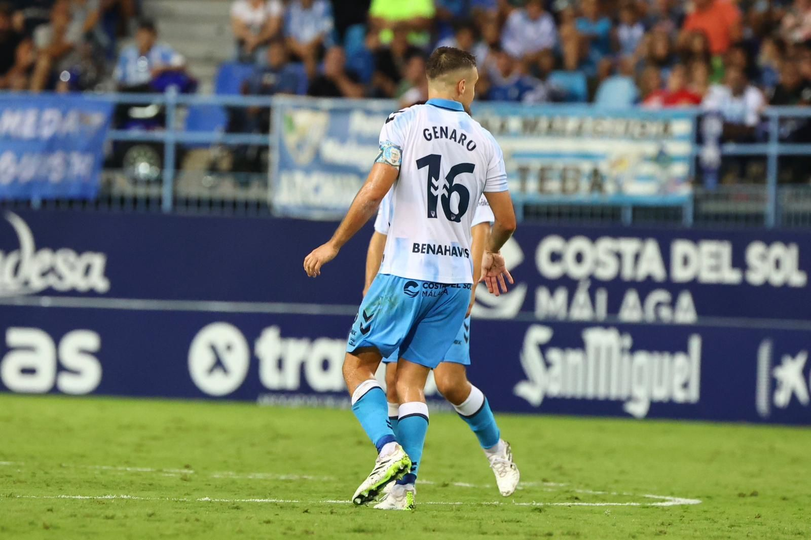 Genaro, con el brazalete de Pepe Domingo Castaño. Genaro, con el brazalete de Pepe Domingo Castaño.