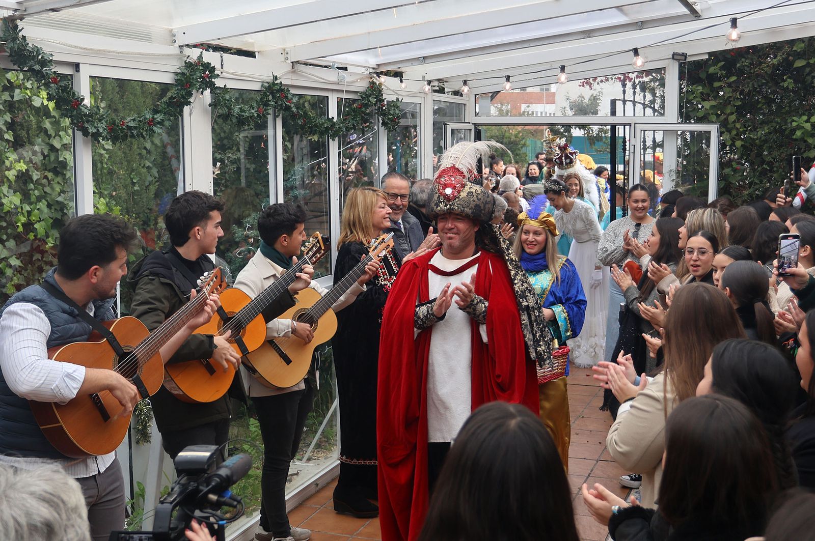 Reyes Magos de Huelva 2025: Imágenes de la visita a la Residencia María Nazaret