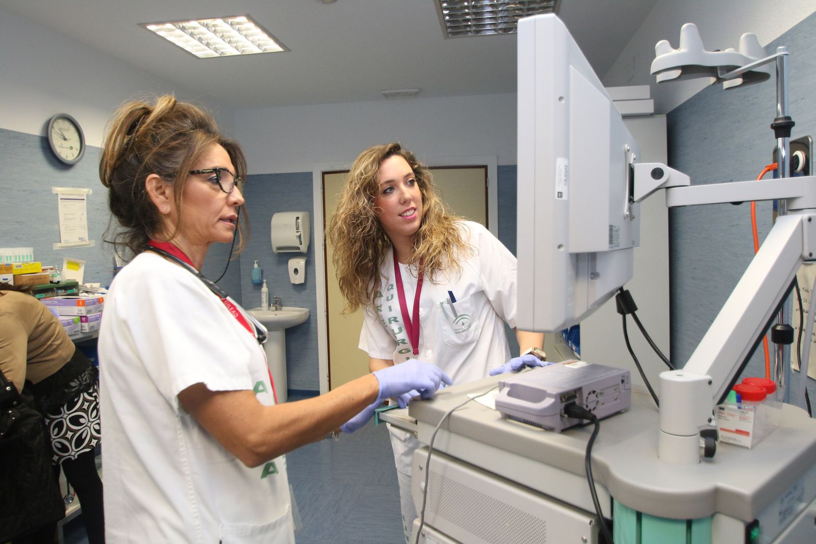 Imagen de archivo de un reportaje a los residentes del Hospital Torrecárdenas