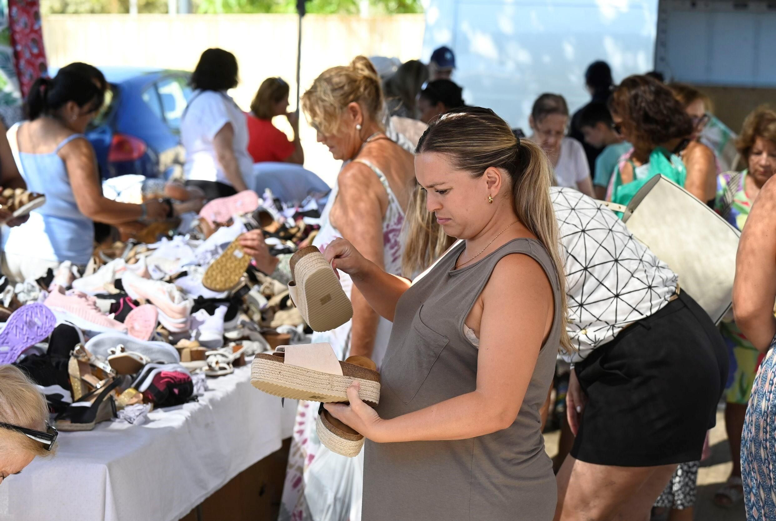 Un domingo de verano en el mercadillo de El Arenal de Córdoba