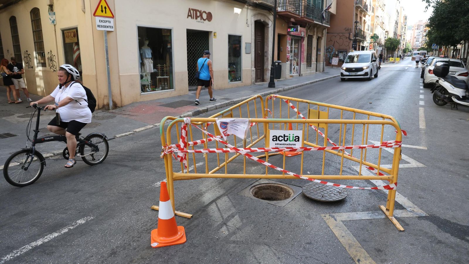 Señalización de corte en la calle Victoria