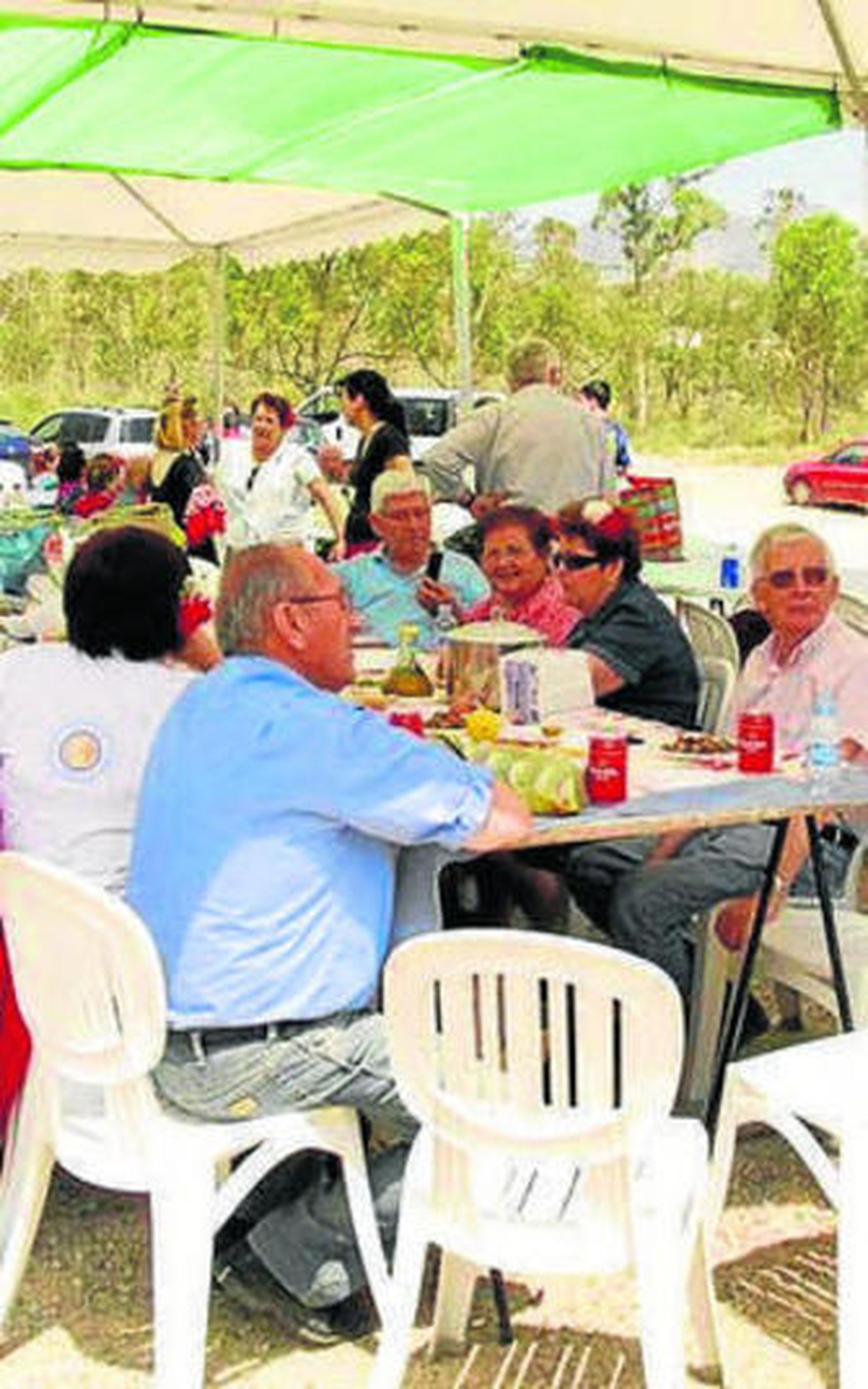 Los mayores degustaron paella.