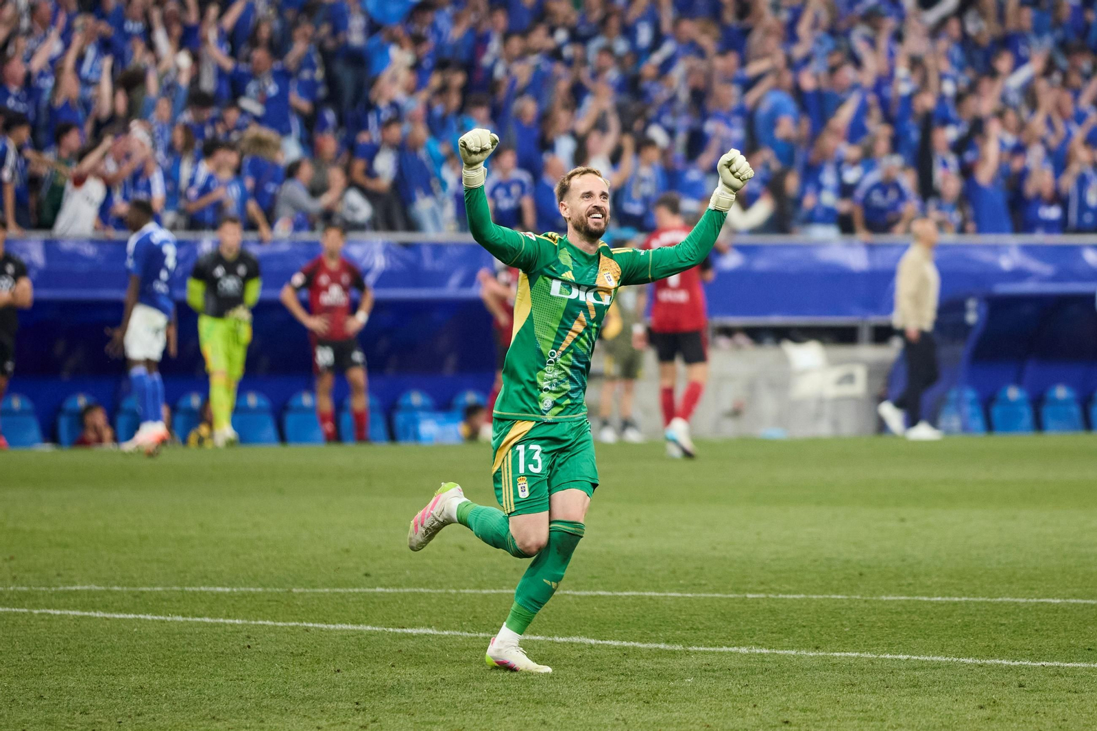 Las fotos del ascenso del Oviedo ante el Mirandés