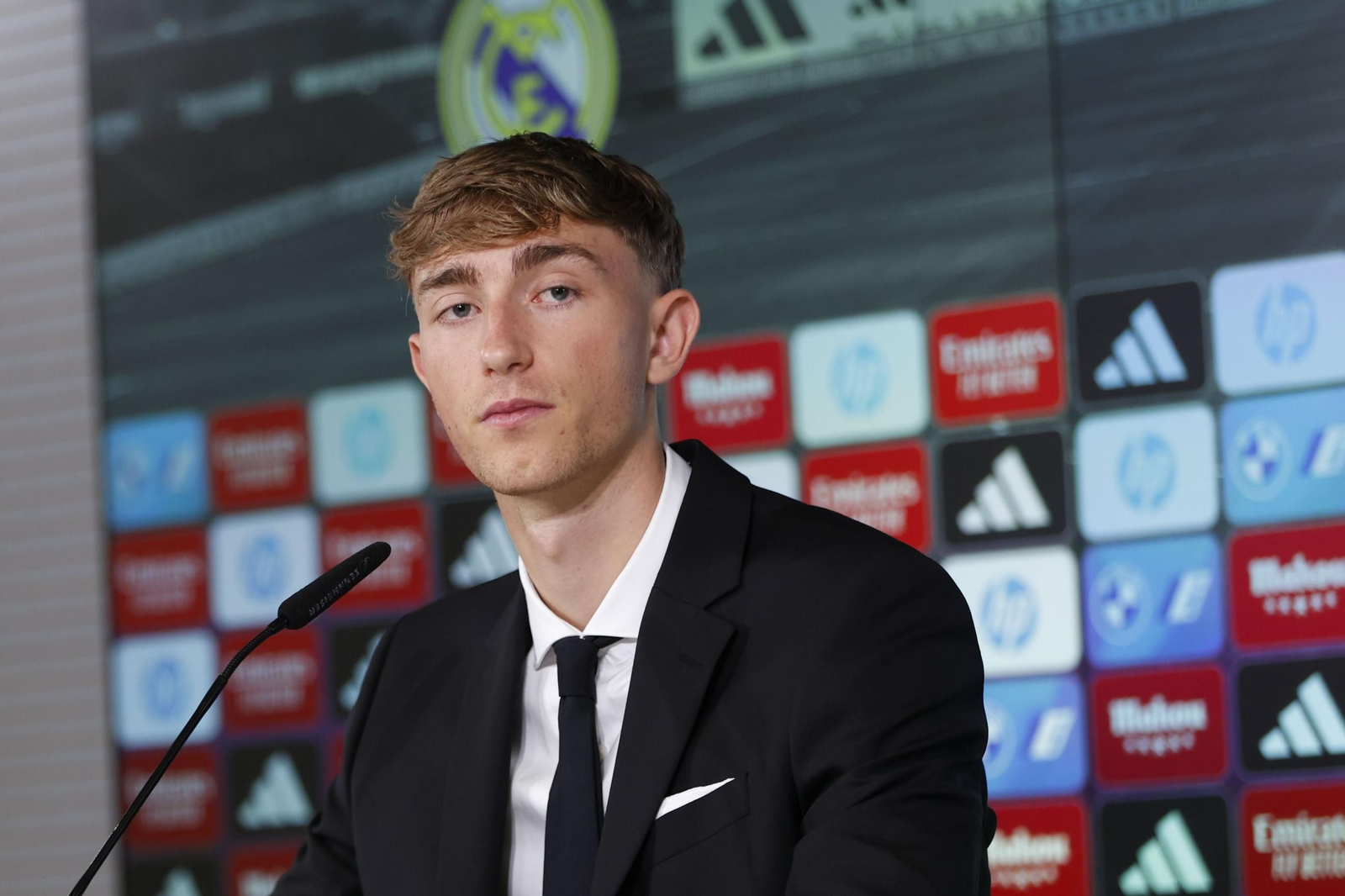 Las fotos del malagueño Dean Huijsen en su presentación con el Real Madrid