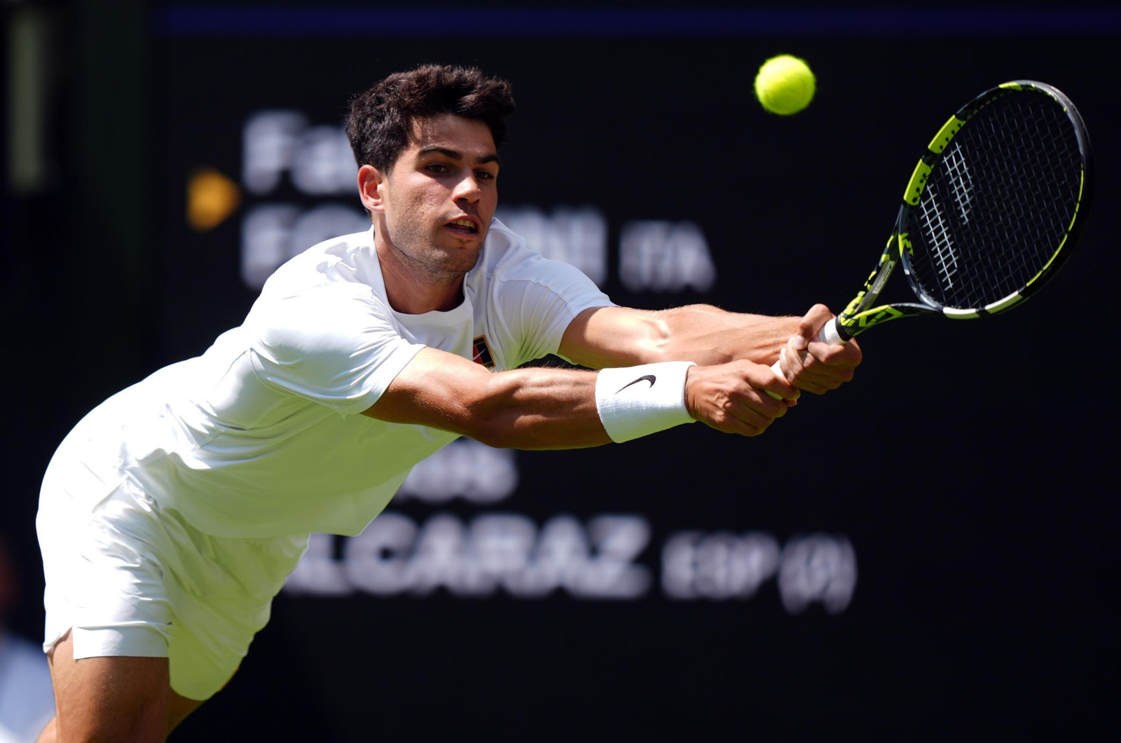 Las imágenes del debut de Alcaraz en Wimbledon y del resto de la jornada