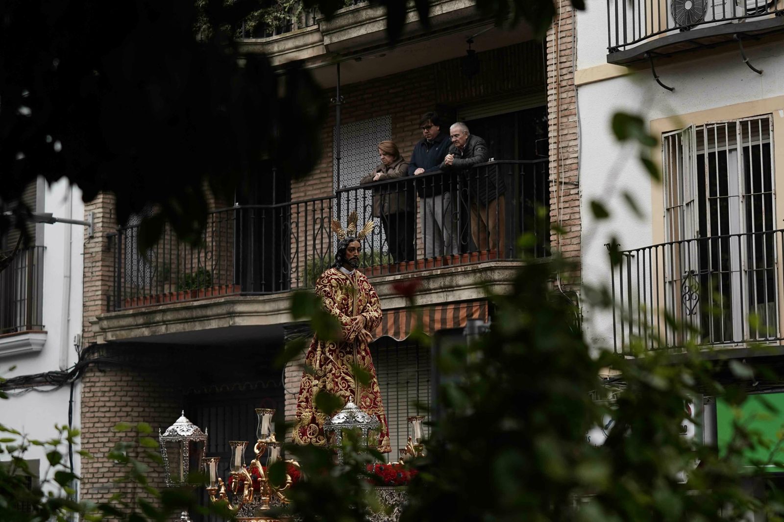 El Vía Crucis de las Cofradías 2020, en fotos