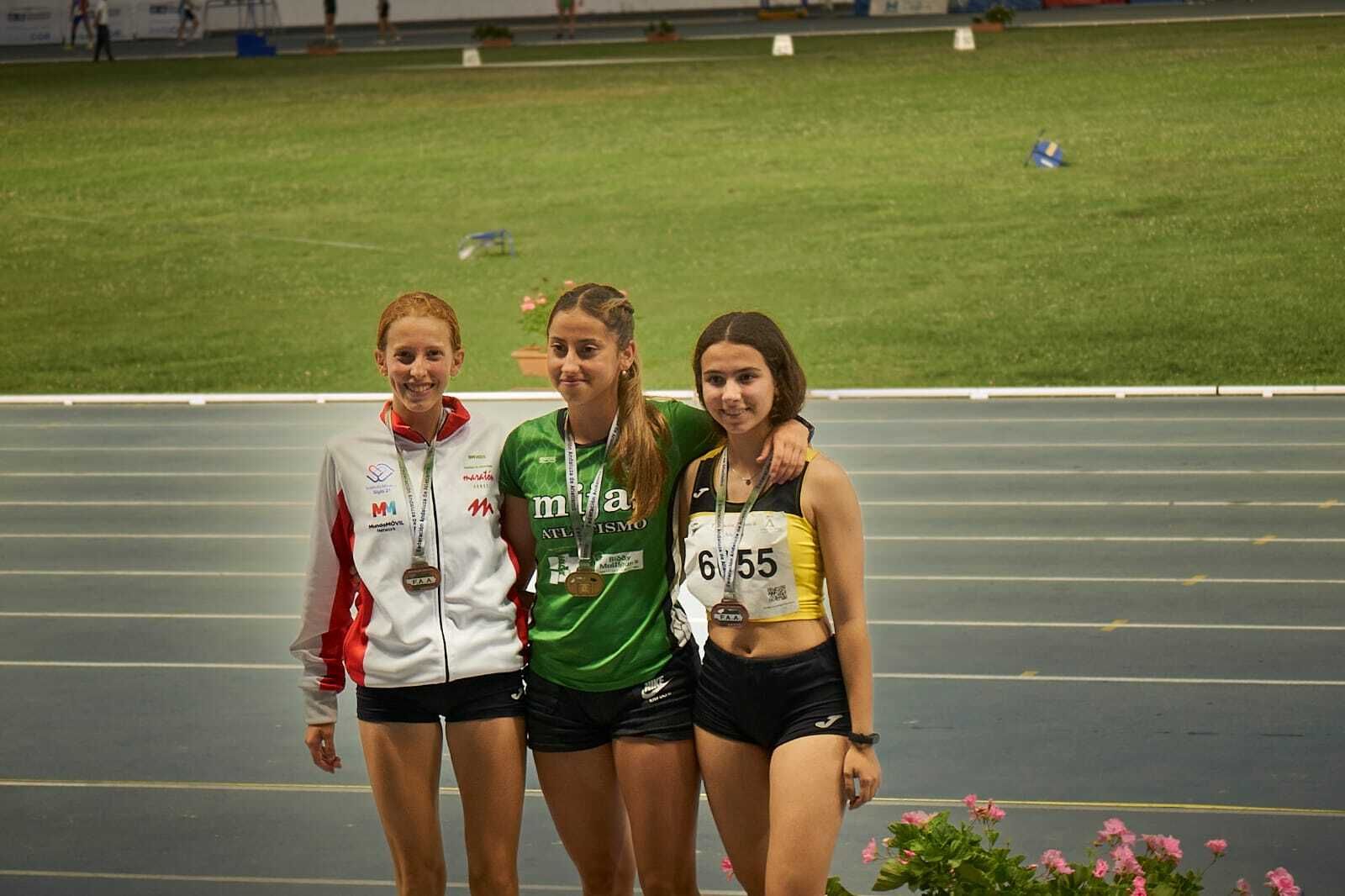 Julia Rendón, en el podio del Estadio Iberoamericano de Huelva.