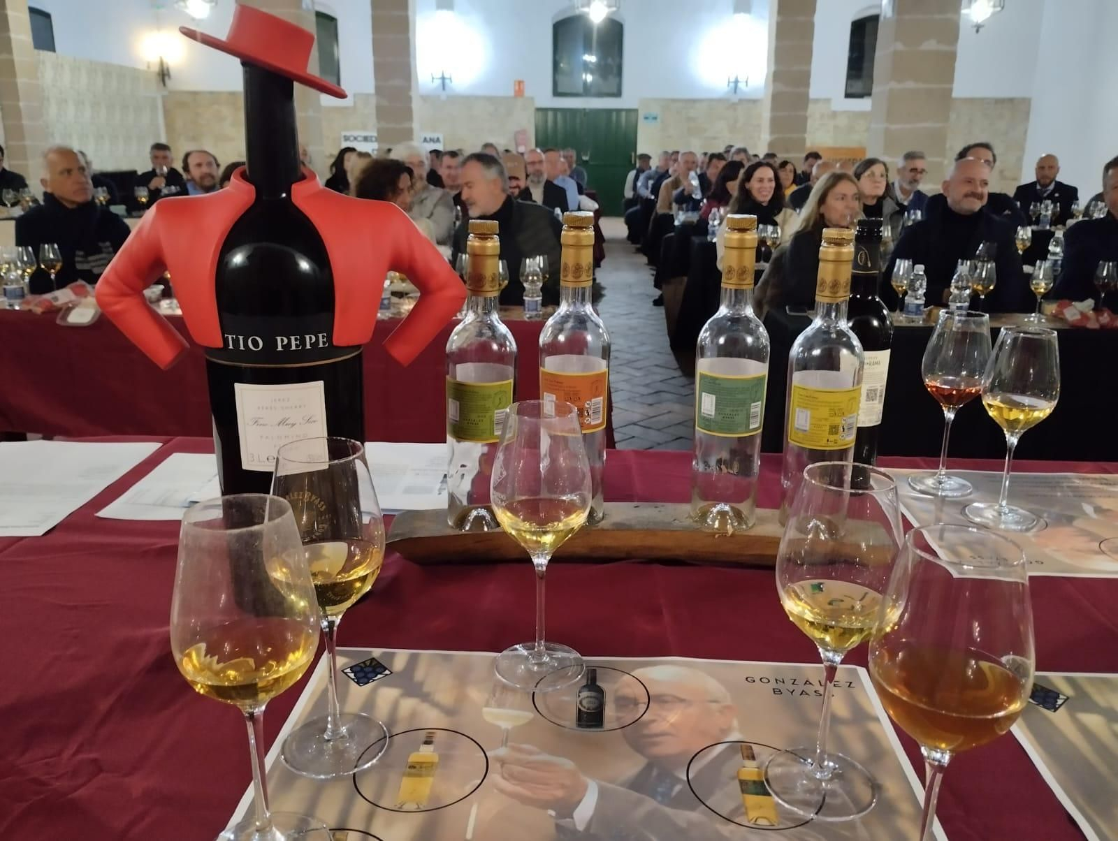 La cata de 'Las edades del Tío Pepe' en la Sociedad Jerezana del Vino.