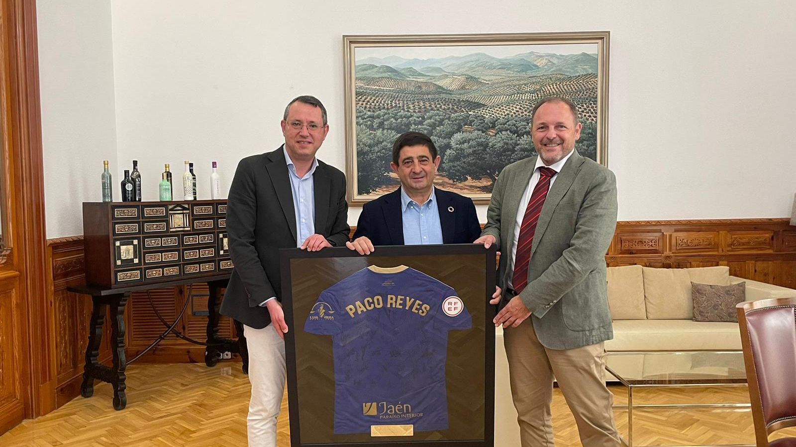 Javier Vallejo y Luis Vera, junto a Paco Reyes en una foto de archivo.