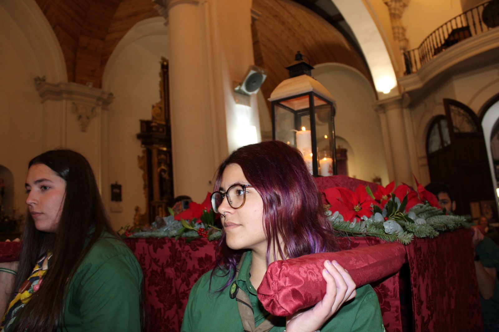 Scouts portan la Luz de la Paz.