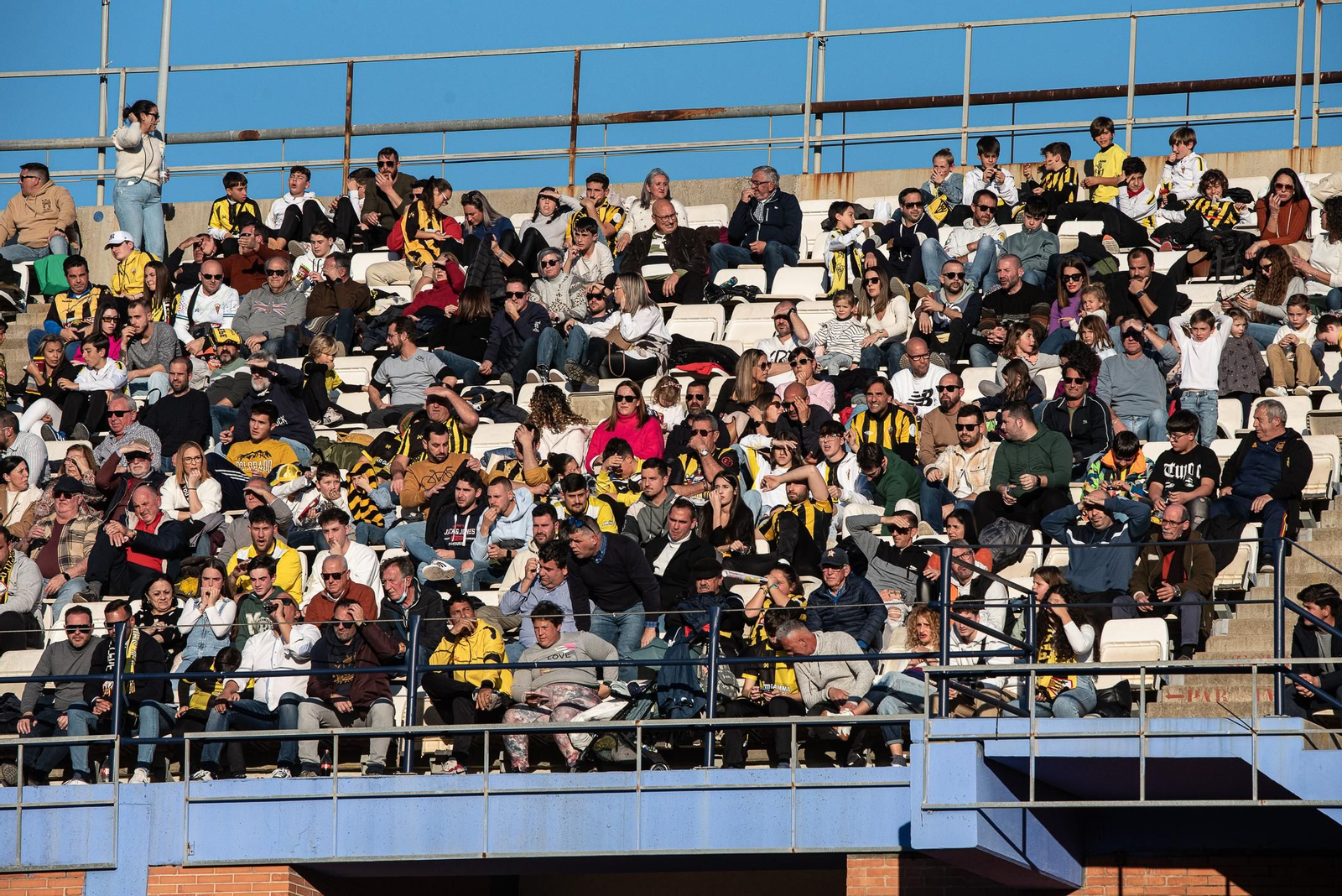 Imágenes de la afición en el Recreativo - San Roque