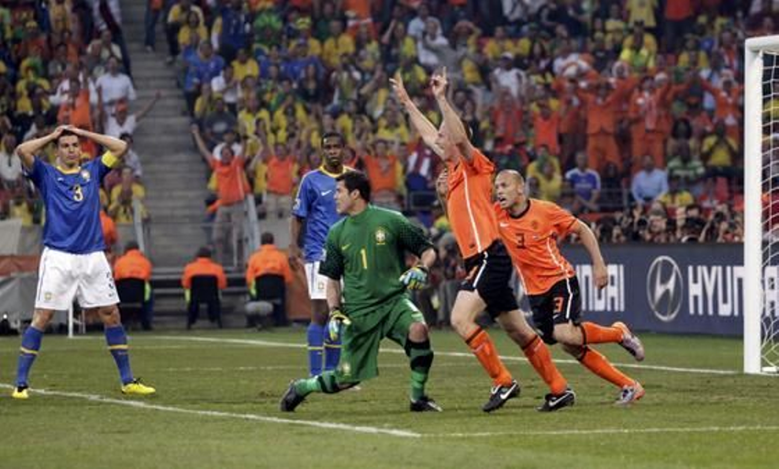Holanda da la sorpresa y se mete en semifinales dejando fuera a Brasil en cuartos de final. / Reuters