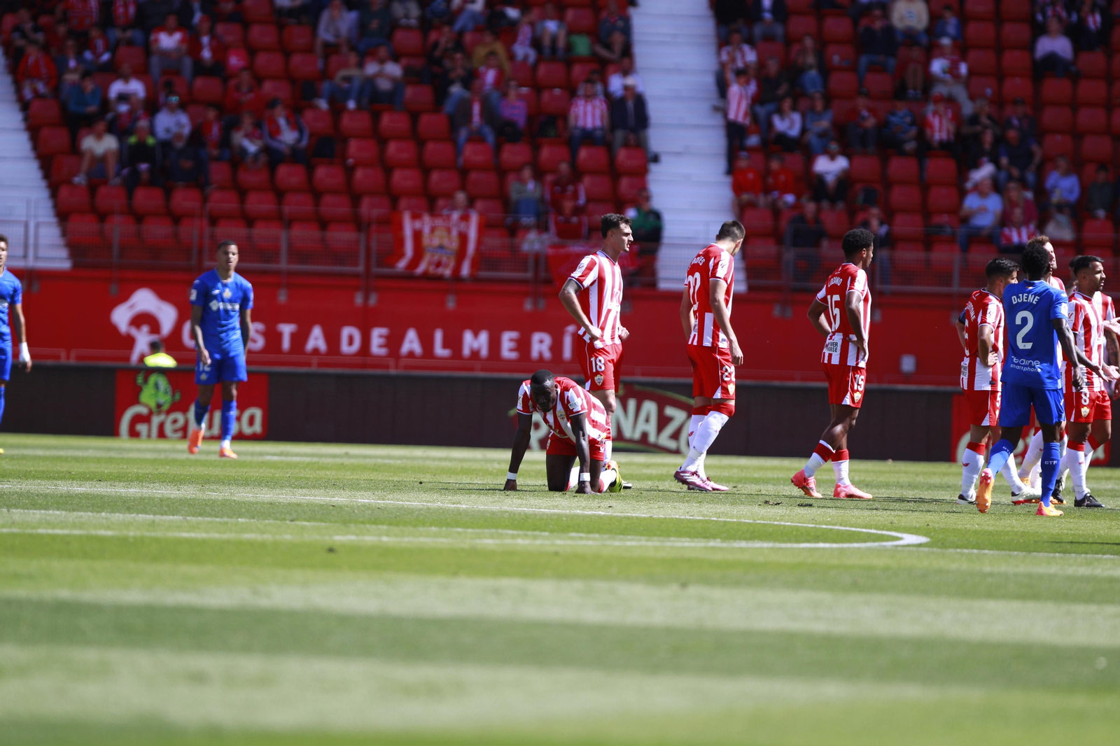 Las imágenes del triste descenso de la UDA ante el Getafe