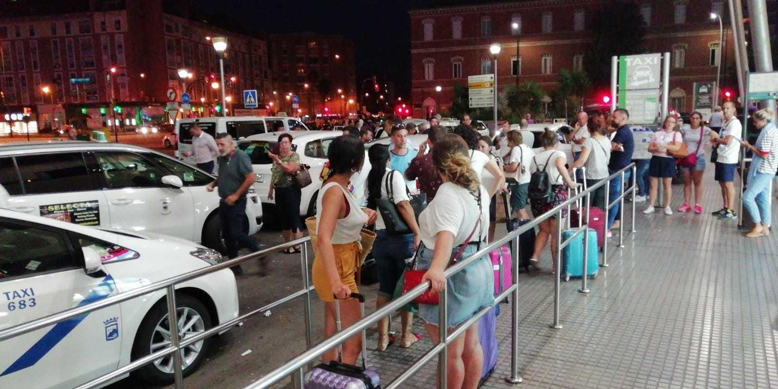 Viajeros, ayer, en la estación María Zambrano.