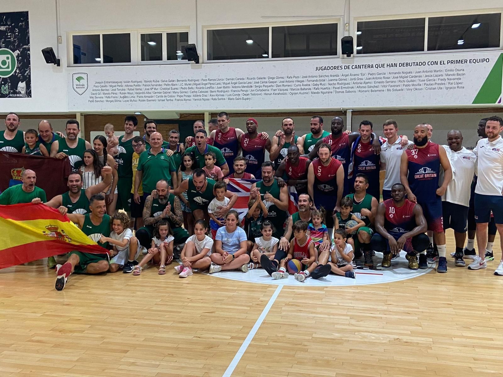 El Unicaja +35 y el equipo inglés.