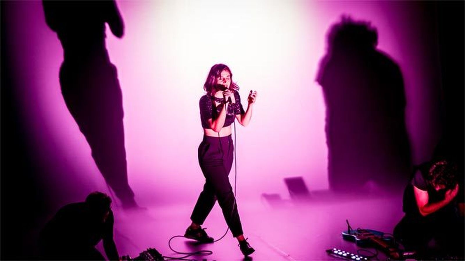 Maria Arnal, flanqueada por David Soler y Marcel Bagés.