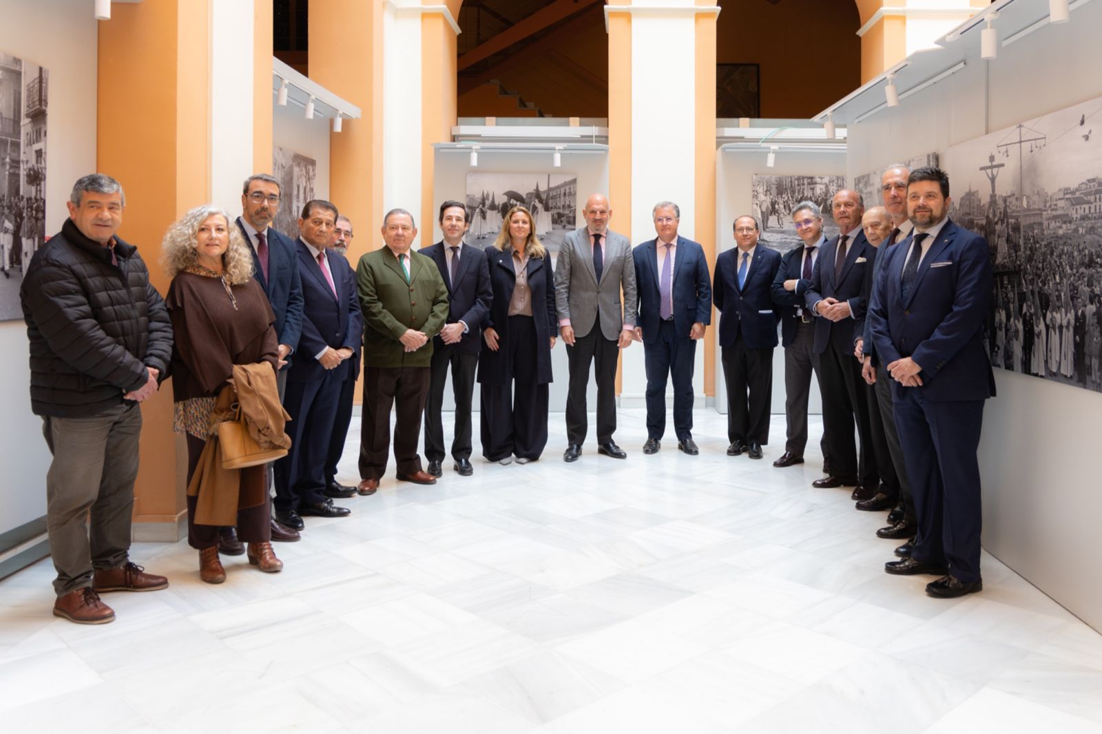 Acto de inauguración de la exposición en el Ayuntamiento