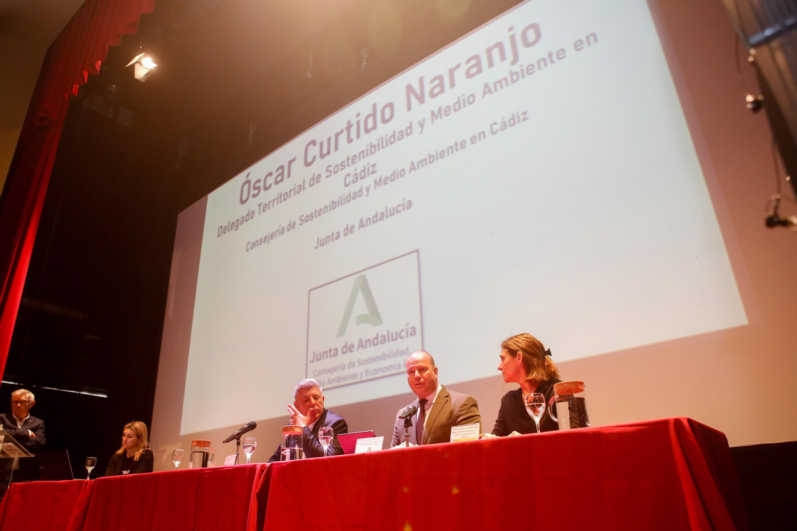 Las fotos de la jornada sobre el alga invasora en Tarifa