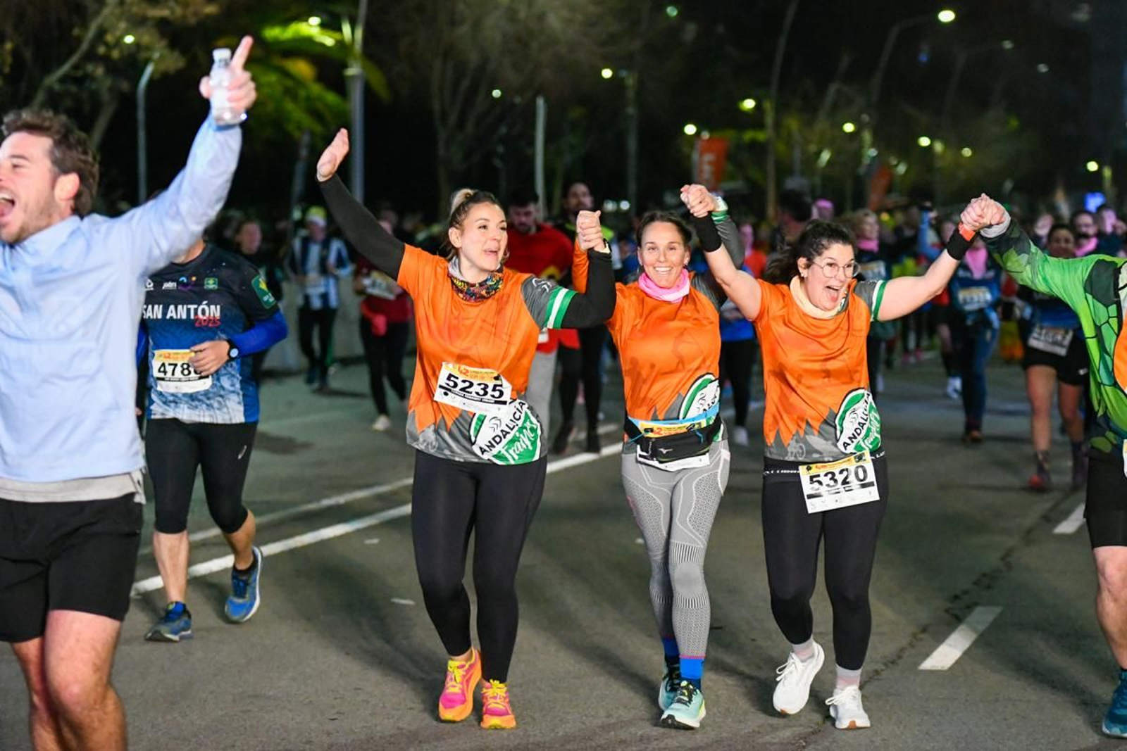 En imágenes: búscate en tu llegada a meta de la Carrera de San Antón 2025 (12)