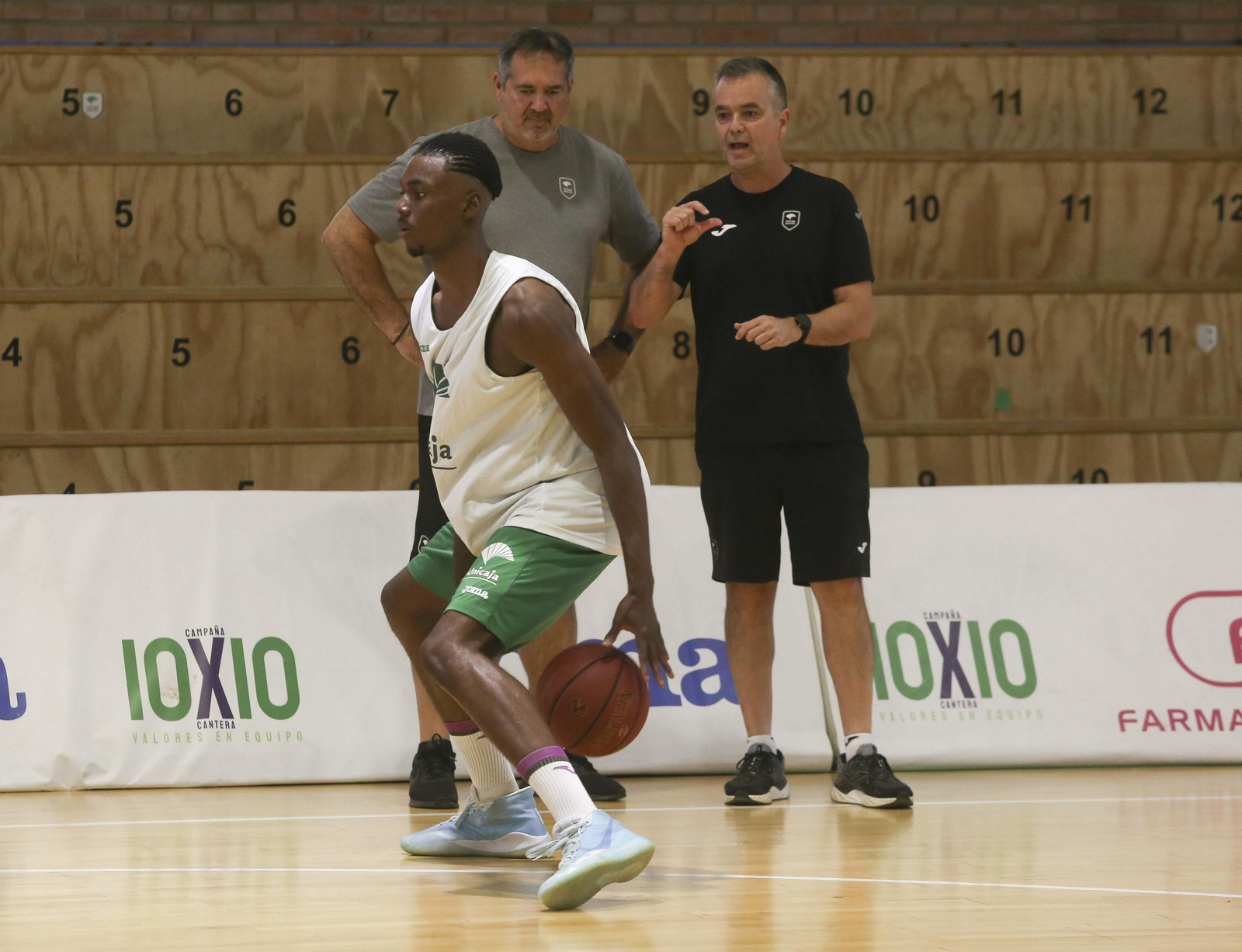 Las fotos de los jóvenes del Unicaja en Los Guindos