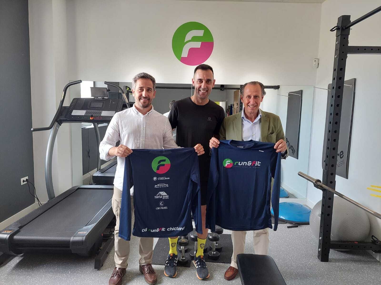 José Manuel Vera, Raúl Coca y el alcalde la ciudad, José María Román.