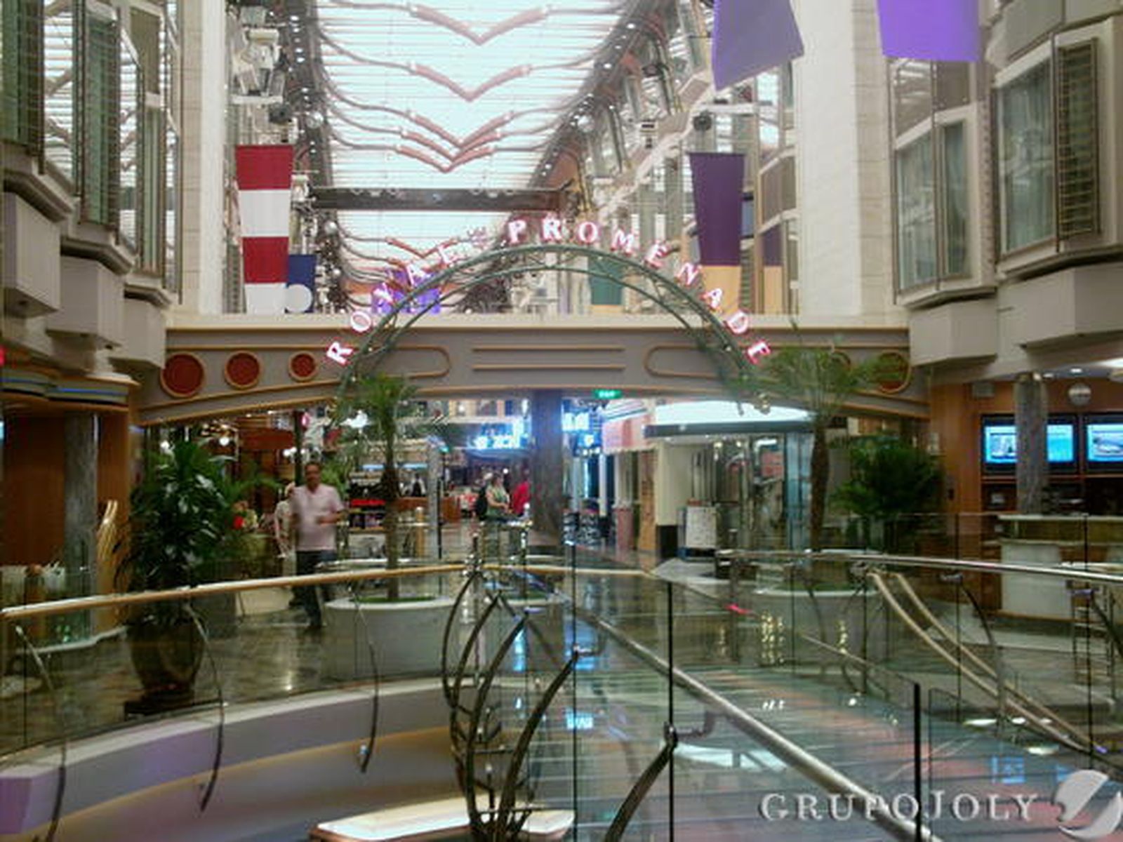 Imágenes del interior del crucero, una auténtica ciudad flotante

Foto: Rosa Gomez