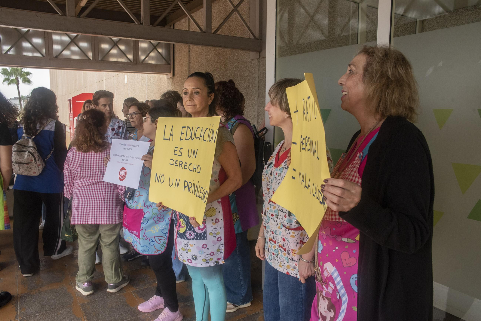Las fotos de la concentración en La Línea contra el aumento de ratios y la falta de personal en las escuelas infantiles
