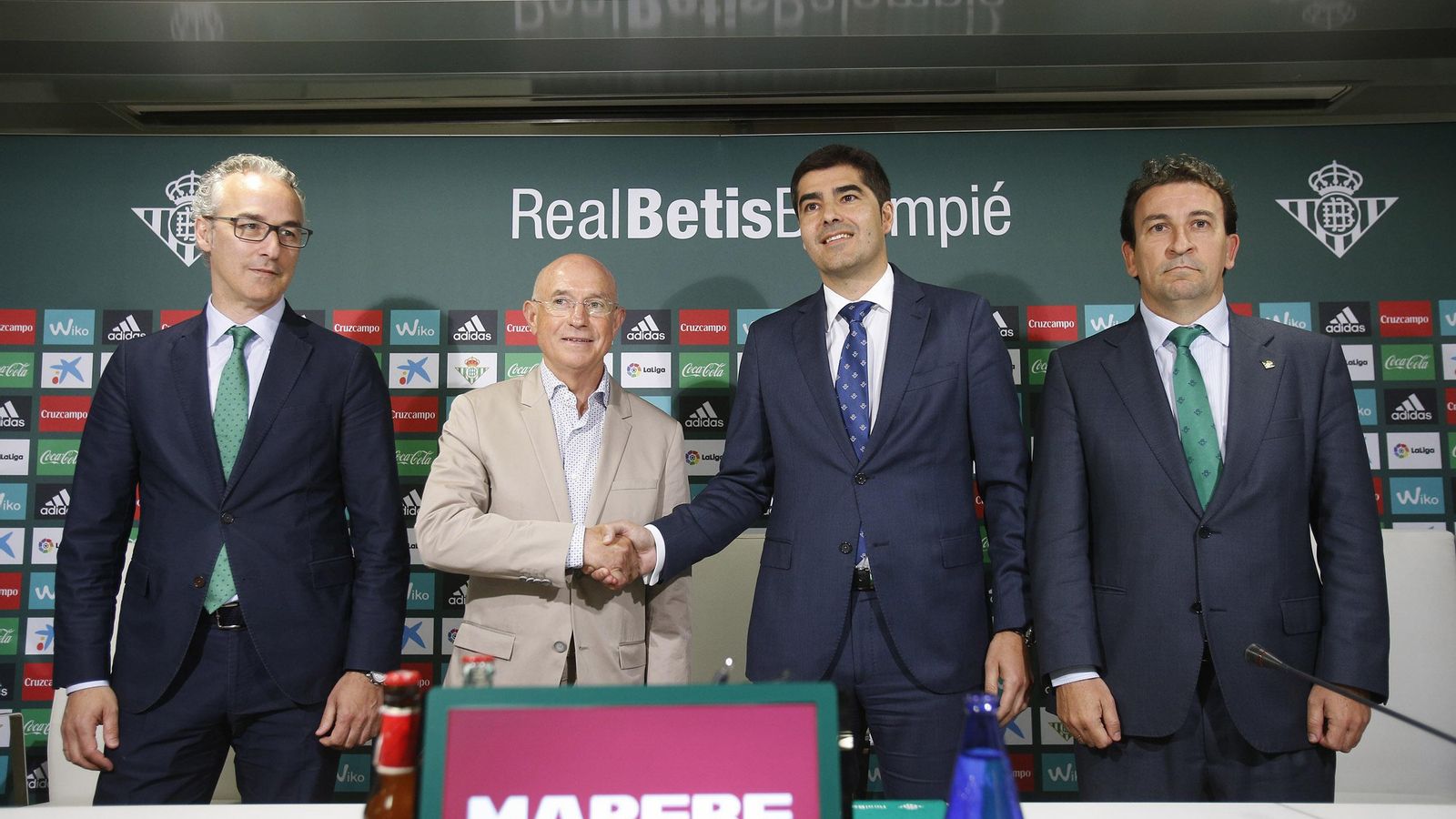 Ángel Haro y Lorenzo Serra, entre Miguel Torrecilla y José Miguel López.