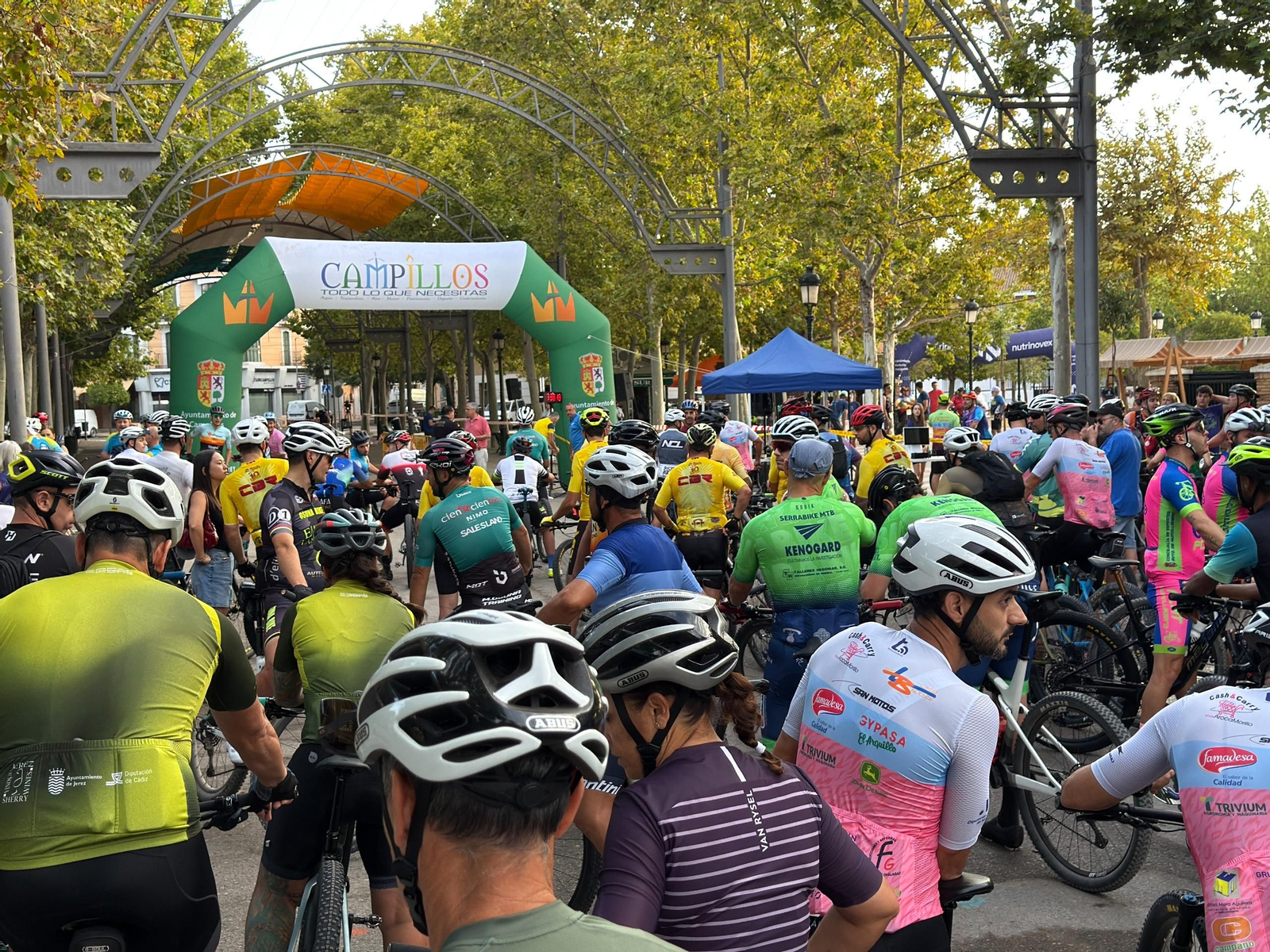 1.200 personas en la 'VIII Quedada Solidaria contra el Cáncer' en Campillos