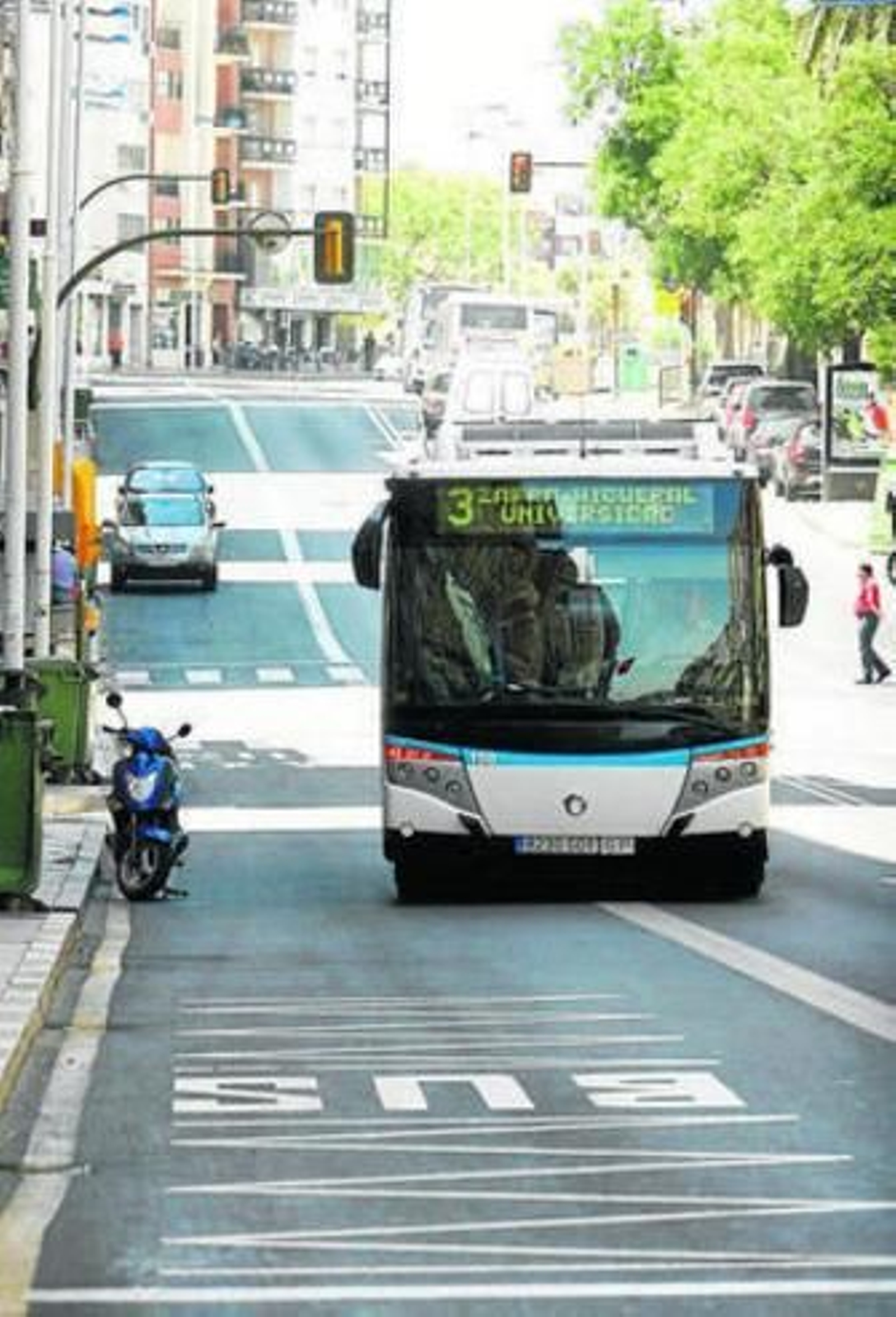 Autobús de línea de la empresa municipal Emtusa.