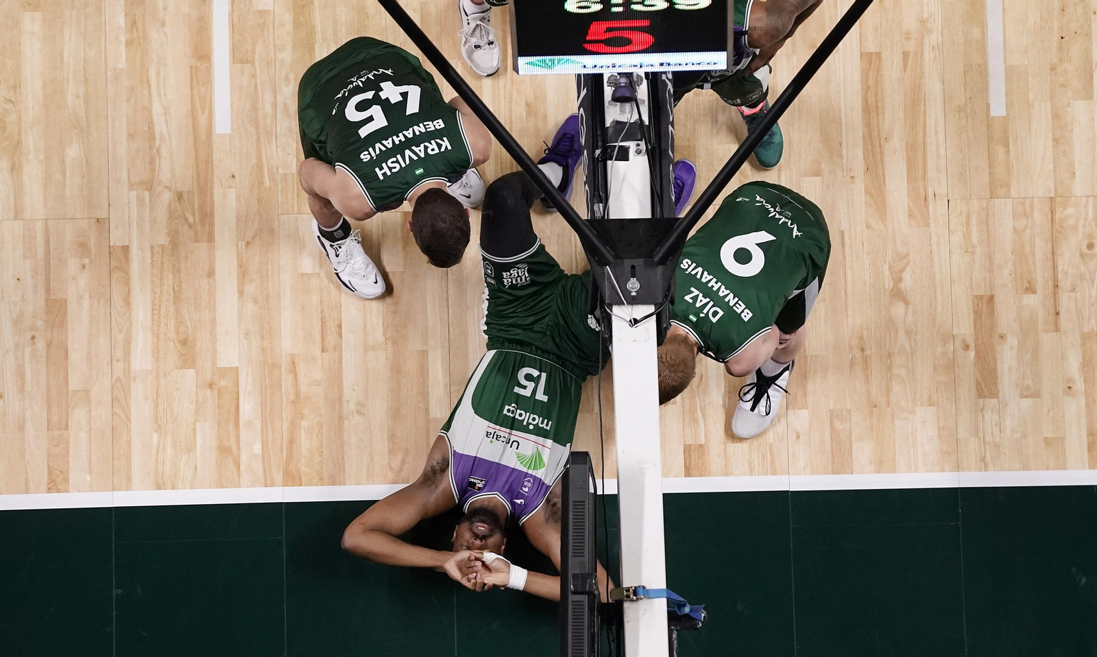 Will Thomas, tendido en un partido.