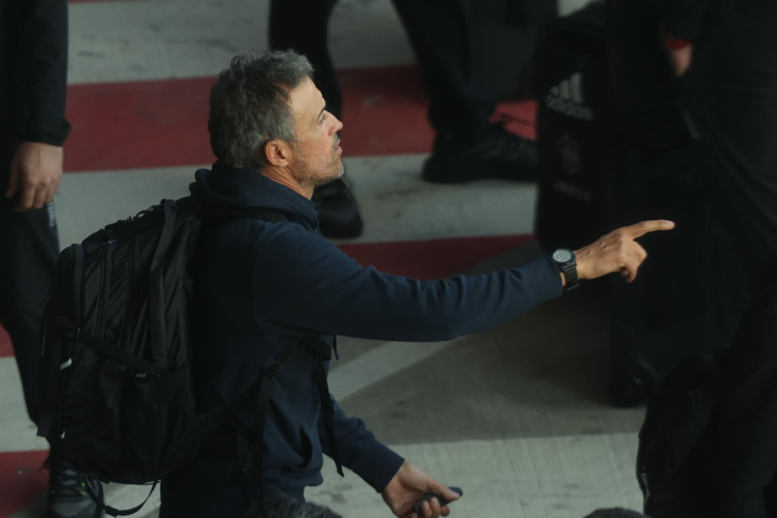 La fotos de la llegada de una selección fracasada